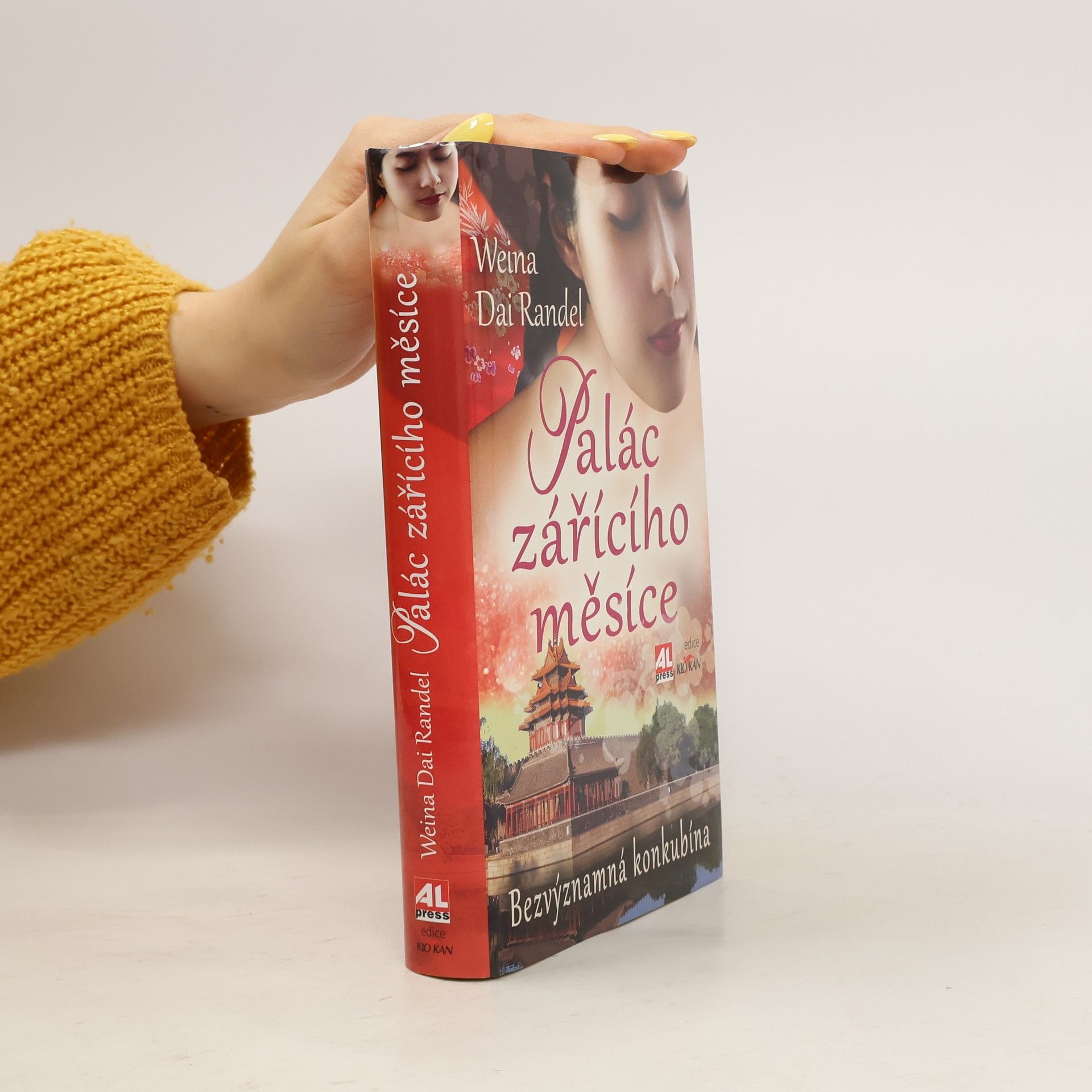 Weina Dai Randel Palác zářícího měsíce. Bezvýznamná konkubína.