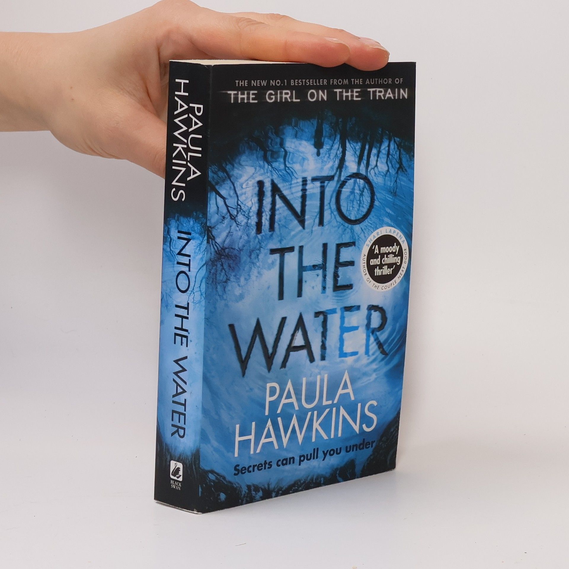 Paula Hawkins Into the Water