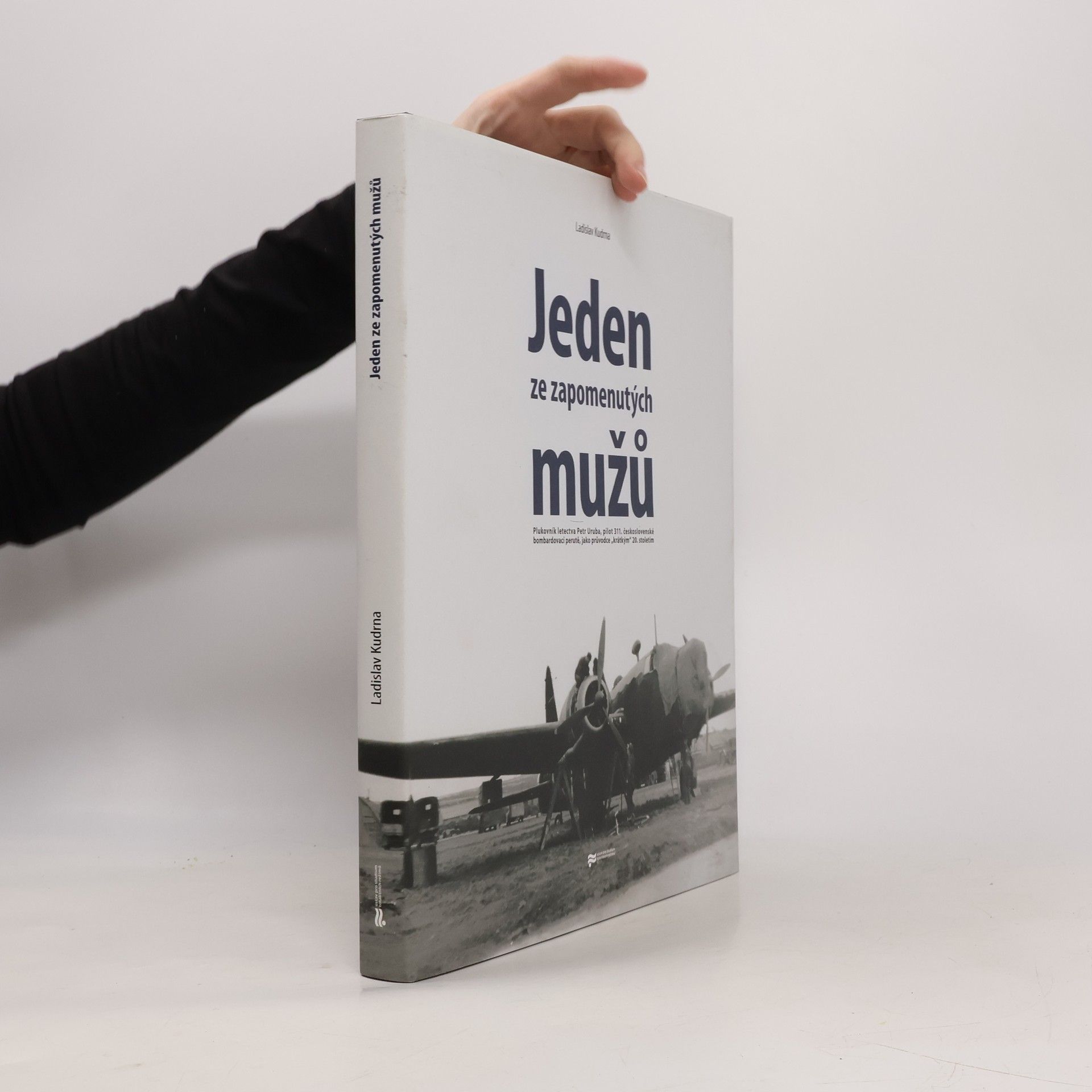 Ladislav Kudrna Jeden ze zapomenutých mužů. Plukovník letectva Petr Uruba, pilot 311. československé bombardovací perutě, jako průvodce "krátkým" 20. stoletím