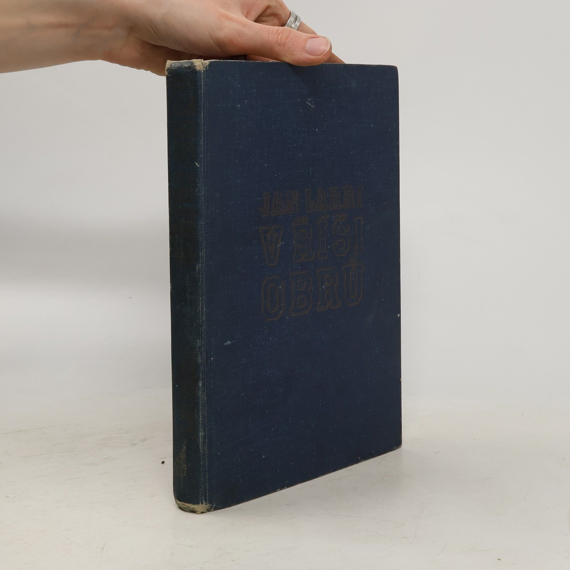 Larri Jan V říši obrů