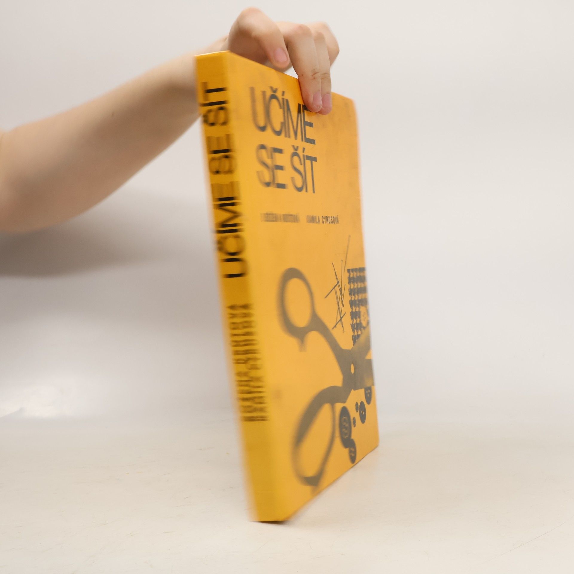 Božena Krůtová Učíme se šít