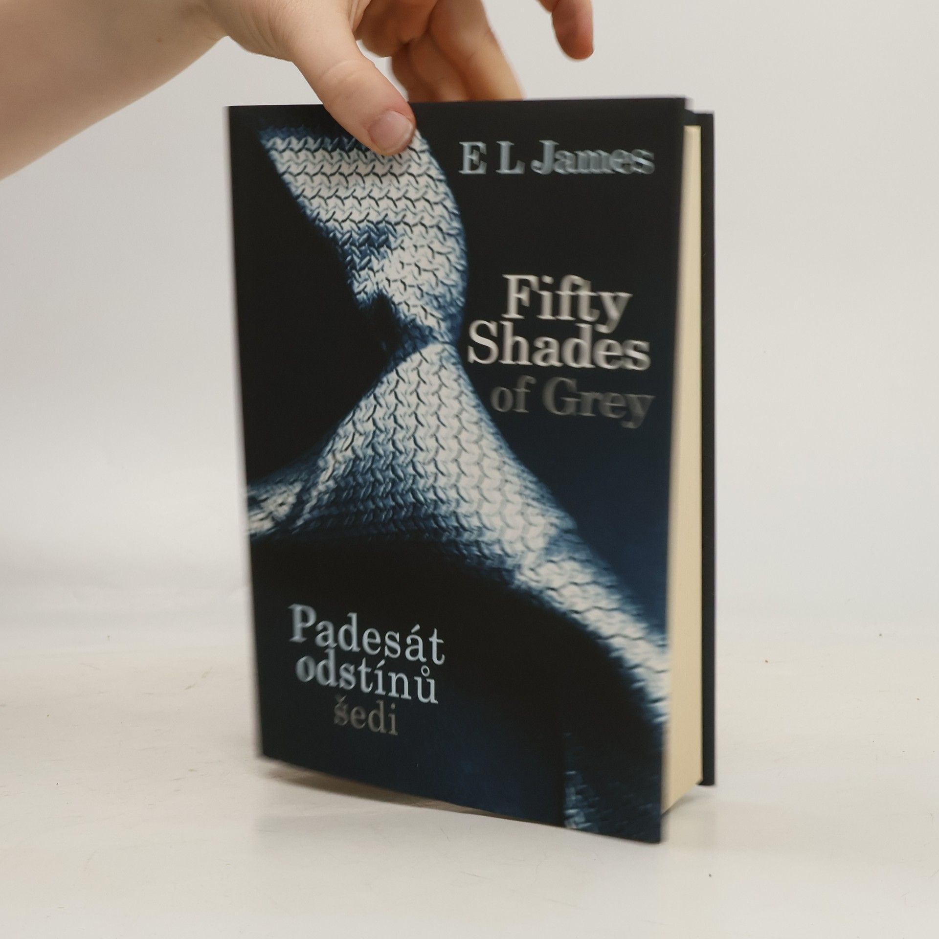 E. L. James Padesát odstínů šedi