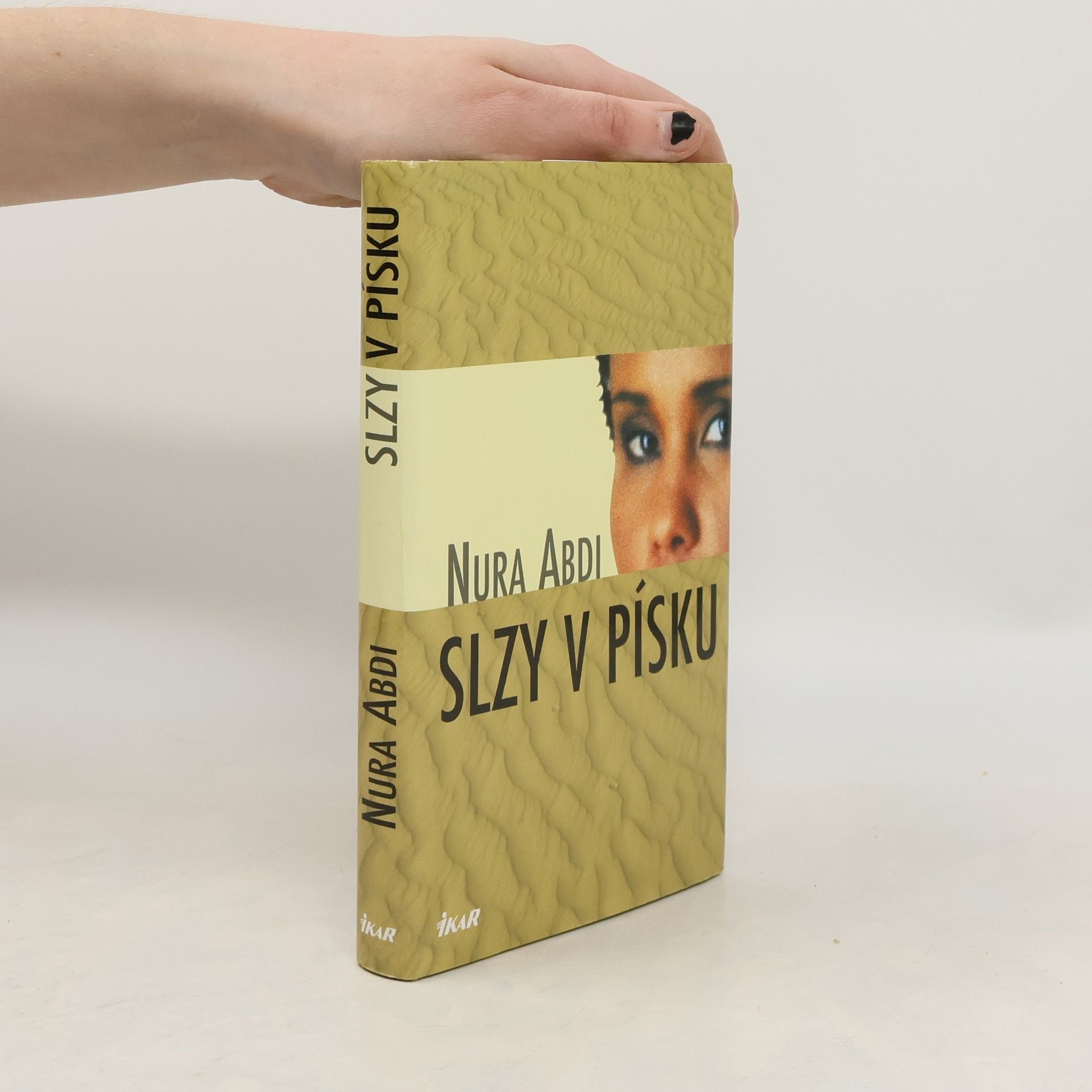 Nura Abdi Slzy v písku