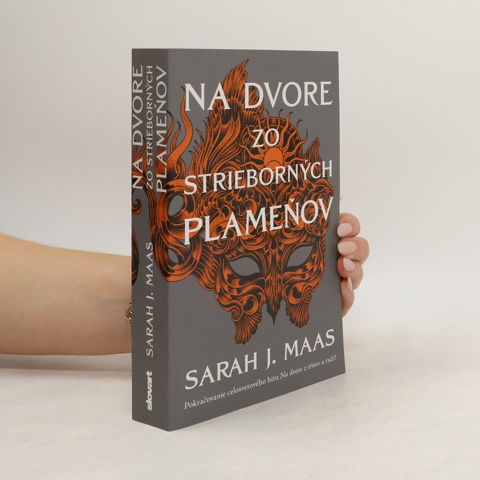 Sarah J. Maas Na dvore zo strieborných plameňov