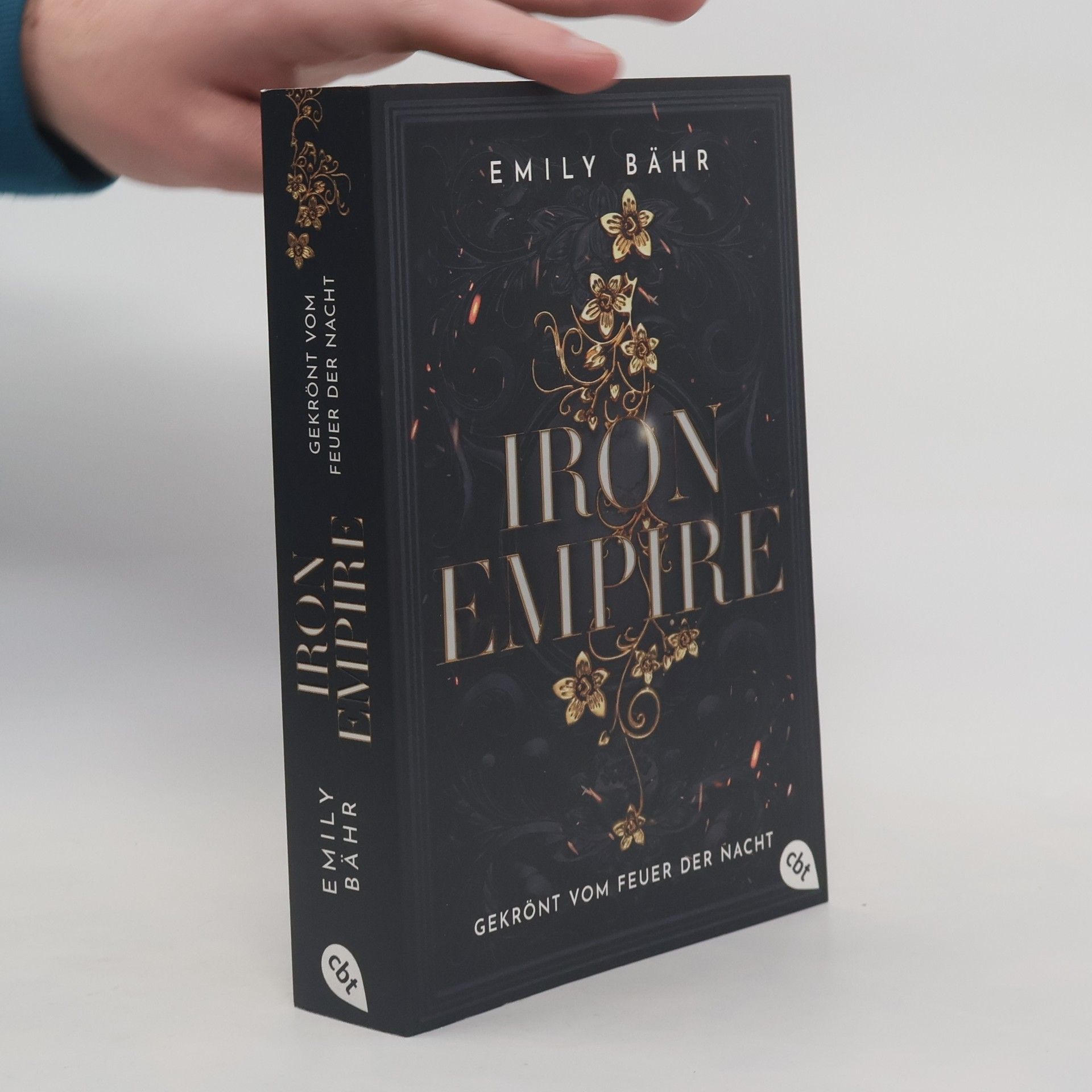 Emily Bähr Iron Empire - Gekrönt vom Feuer der Nacht