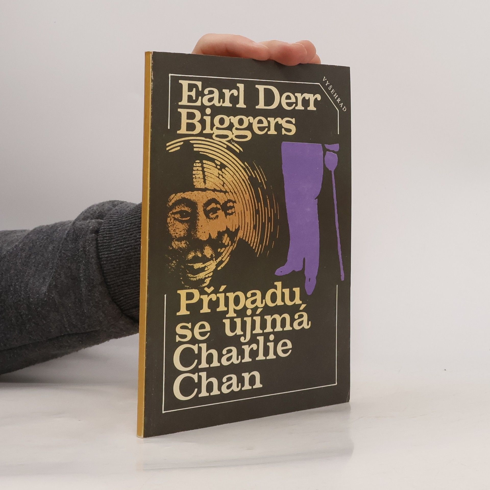 Earl Derr Biggers Případu se ujímá Charlie Chan