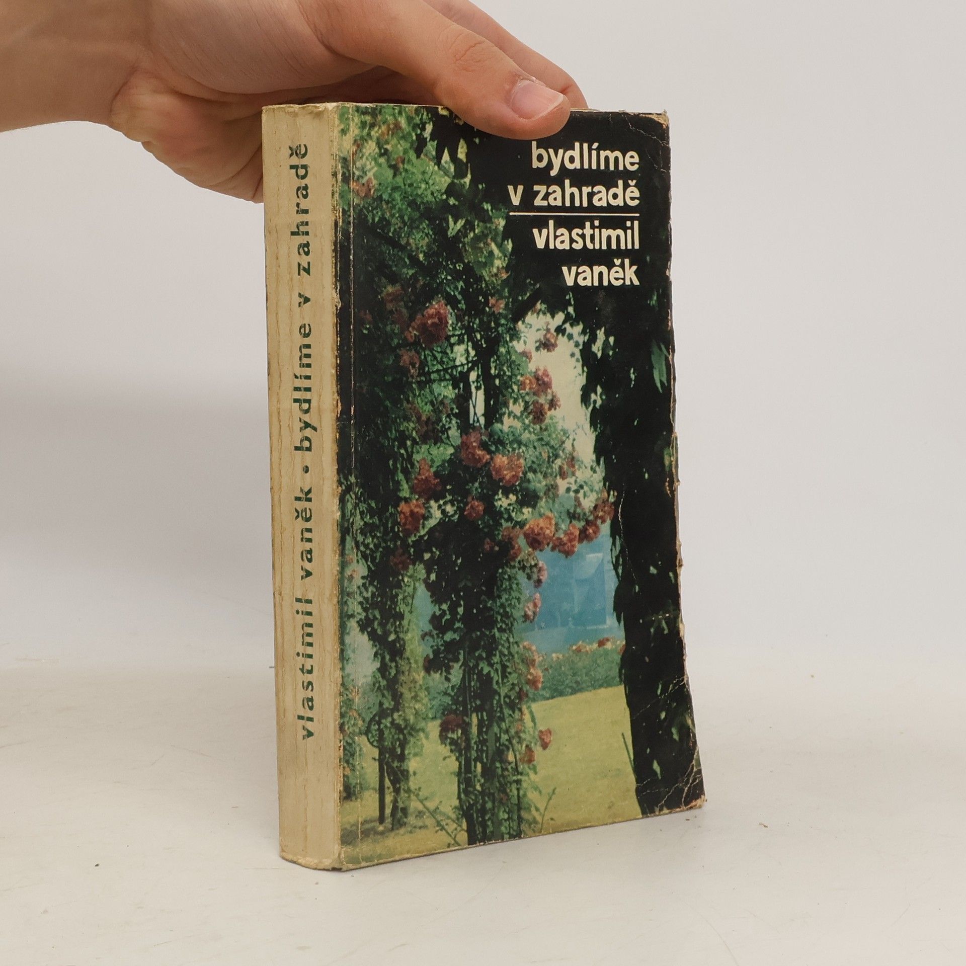 Vlastimil Vaněk Bydlíme v zahradě. Povídání o novodobé obytné zahradě