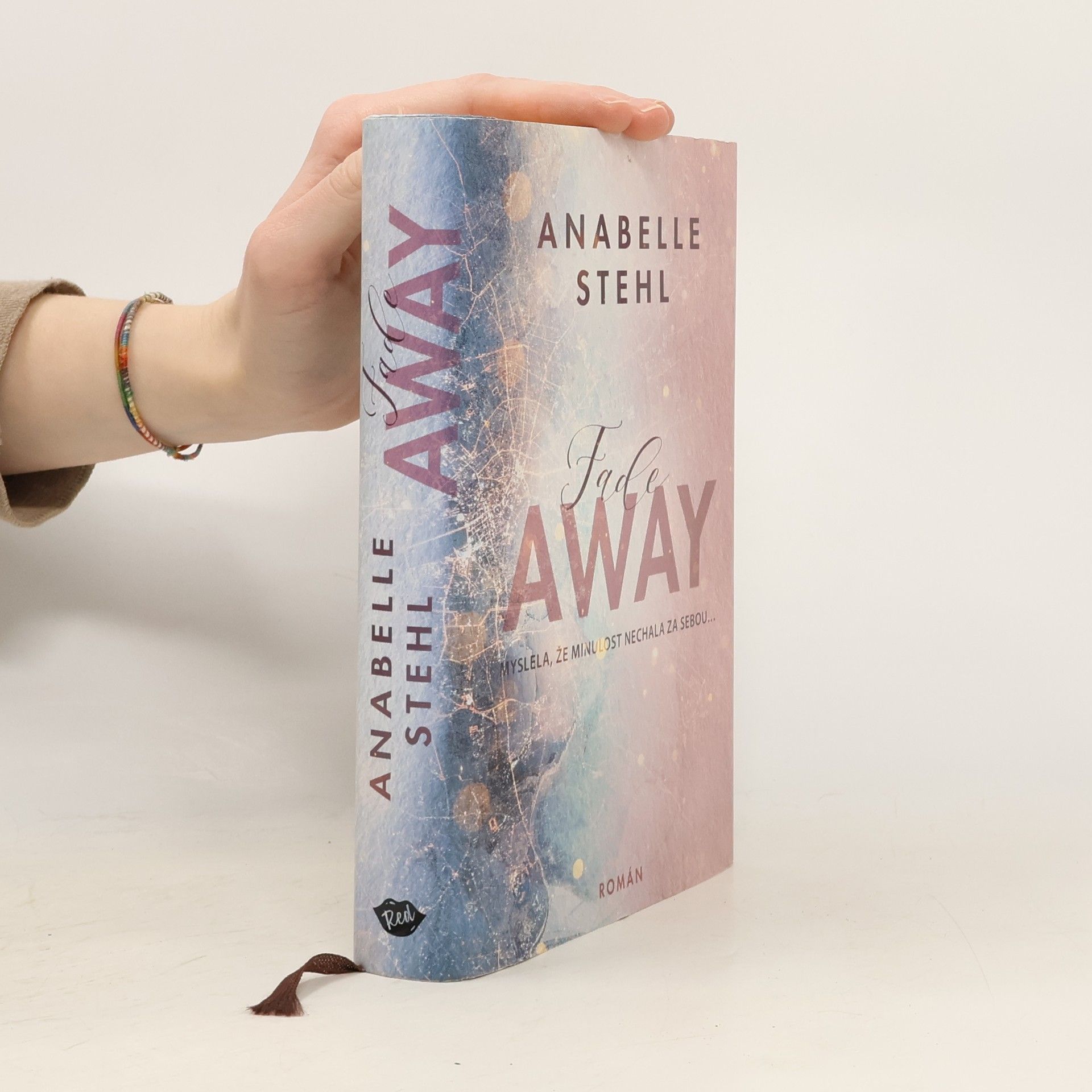 Anabelle Stehl FadeAway: doufá, že minulost nechala za sebou...