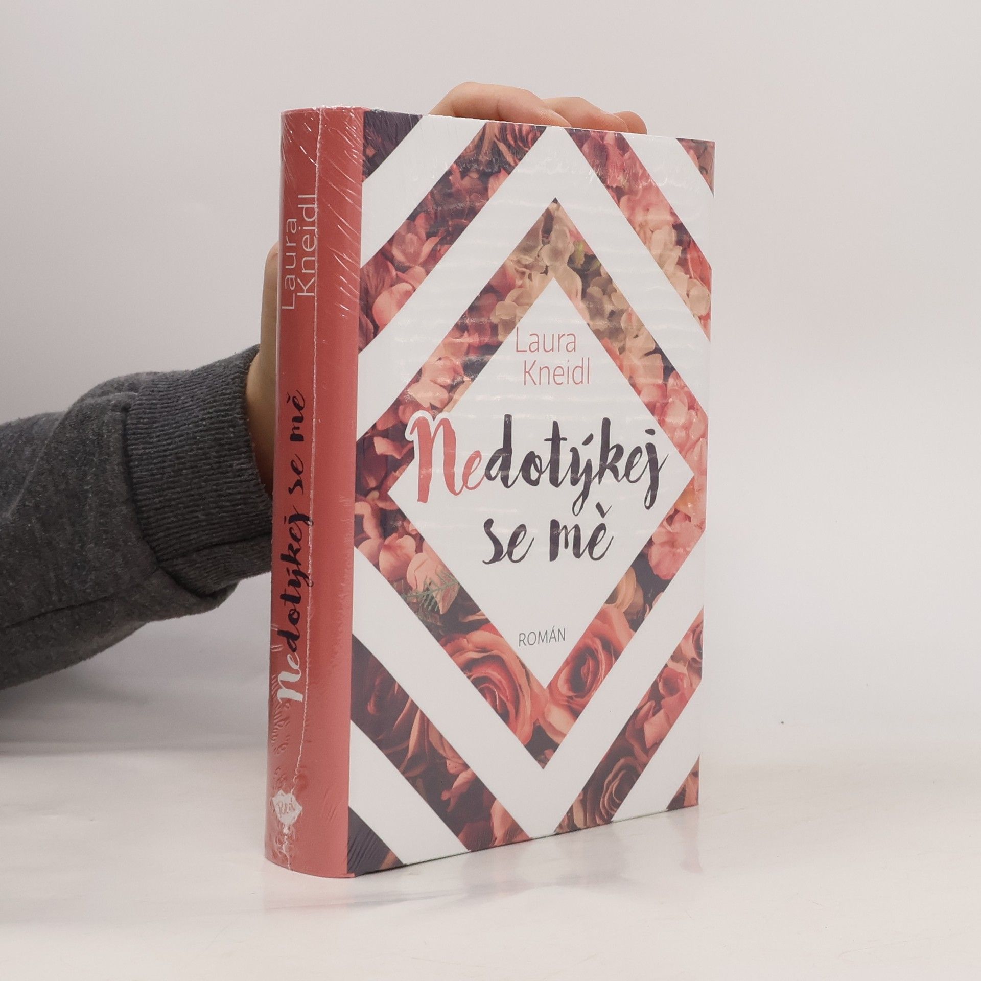 Laura Kneidl Nedotýkej se mě