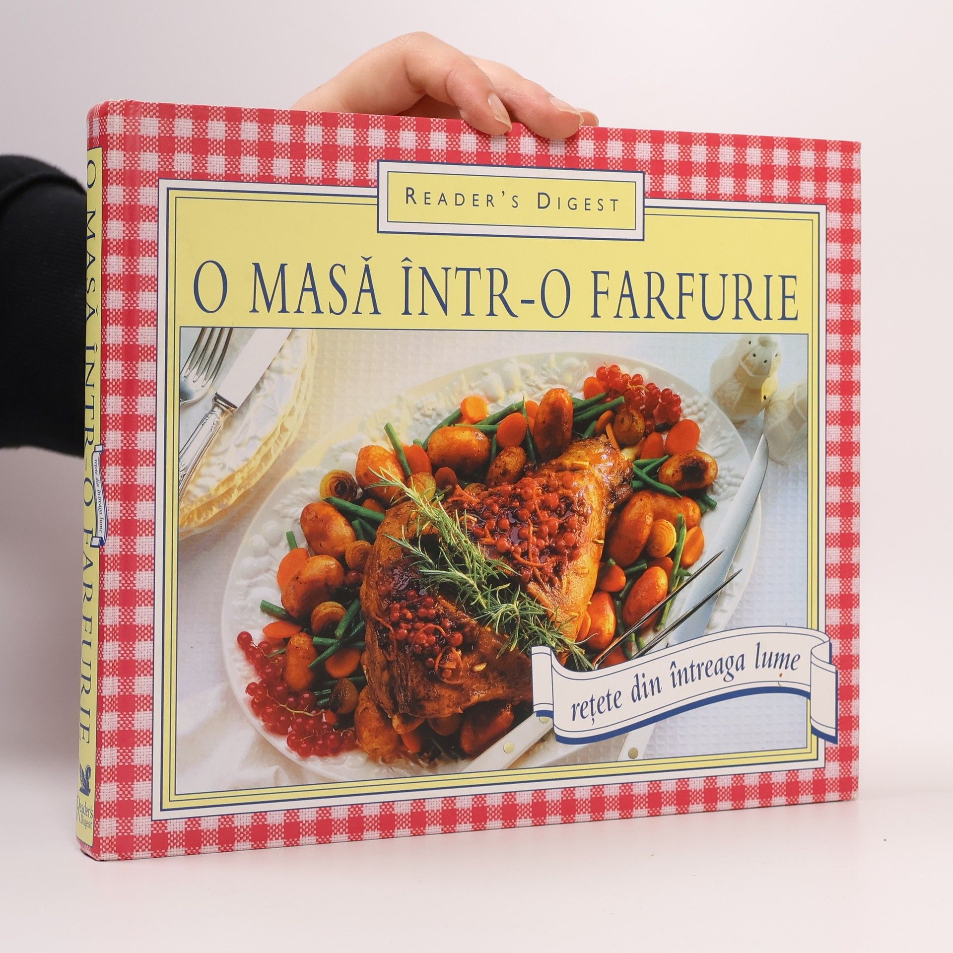 Pat Alburey O masă într-o farfurie