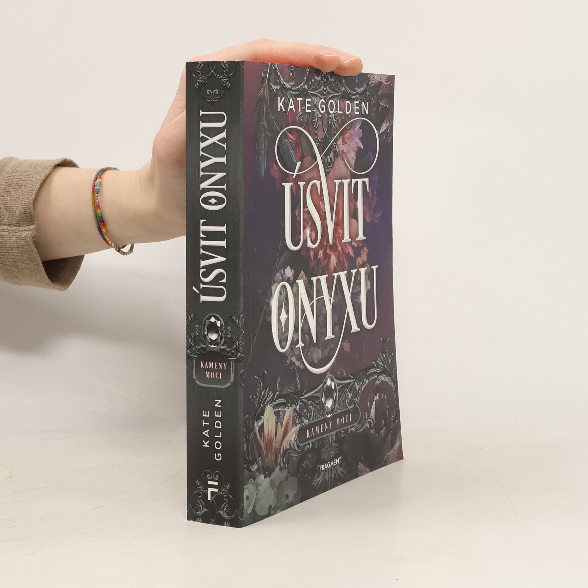 Kate Golden Kameny moci. Úsvit Onyxu