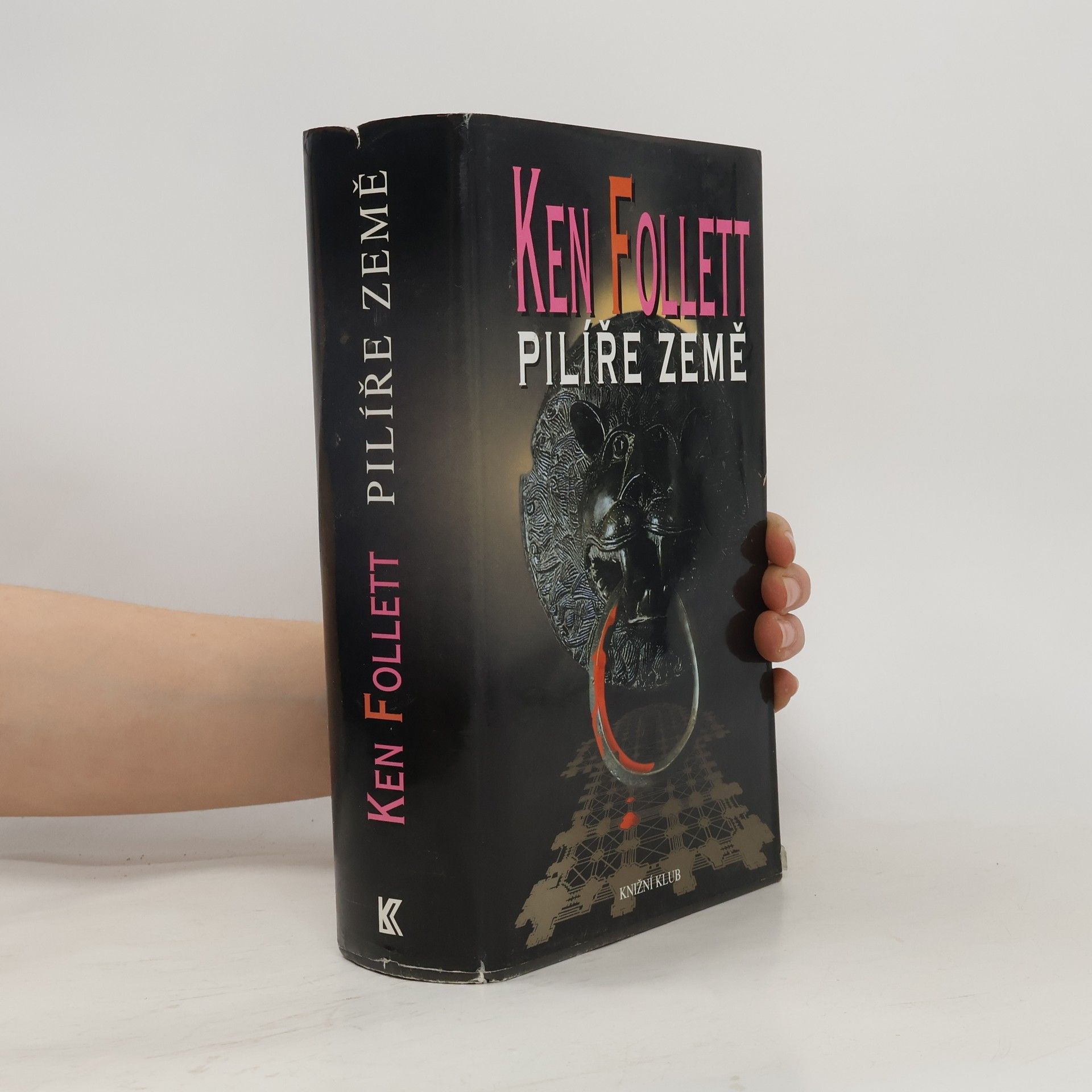 Ken Follett Pilíře země