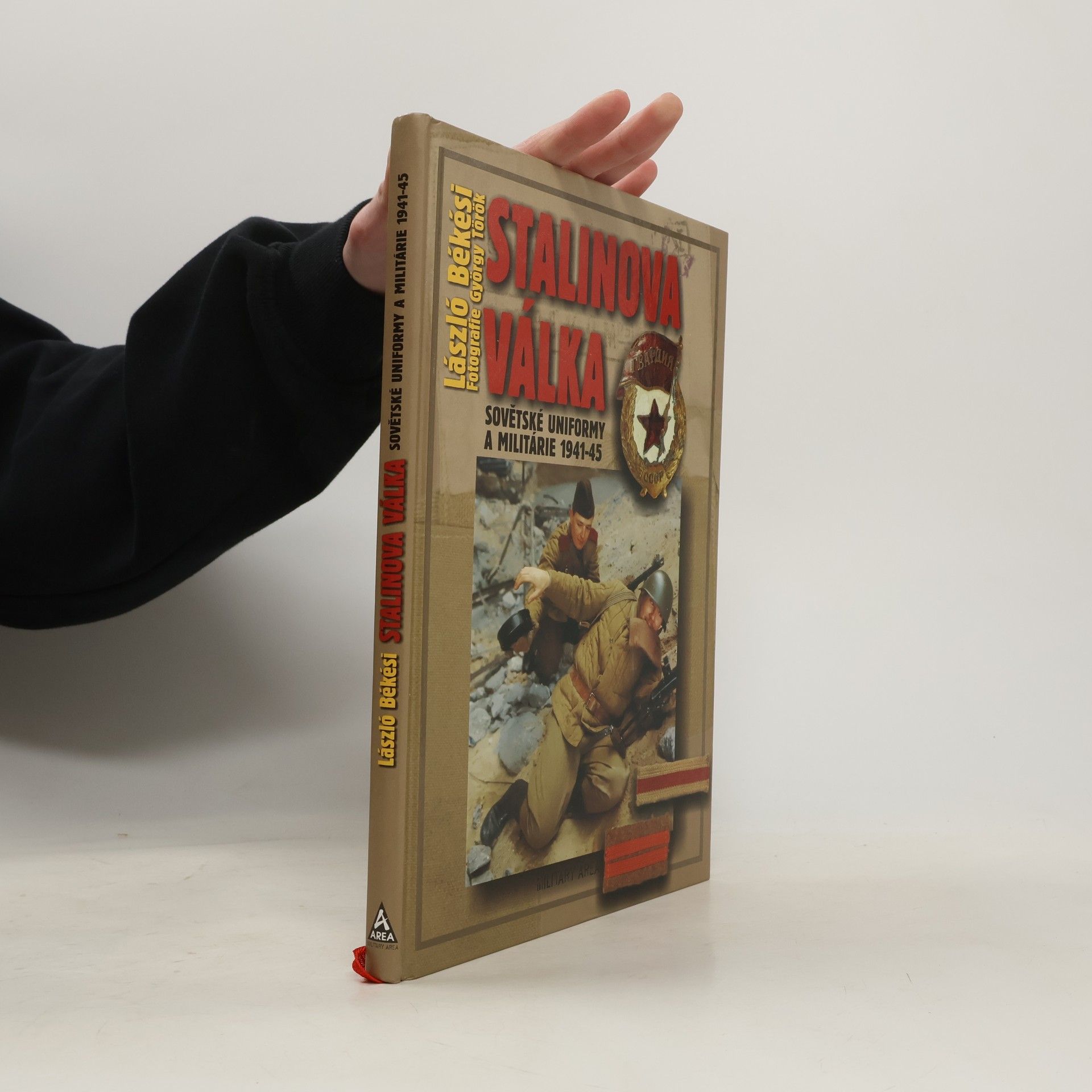 László Békési Stalinova válka: Sovětské uniformy a militárie 1941-45