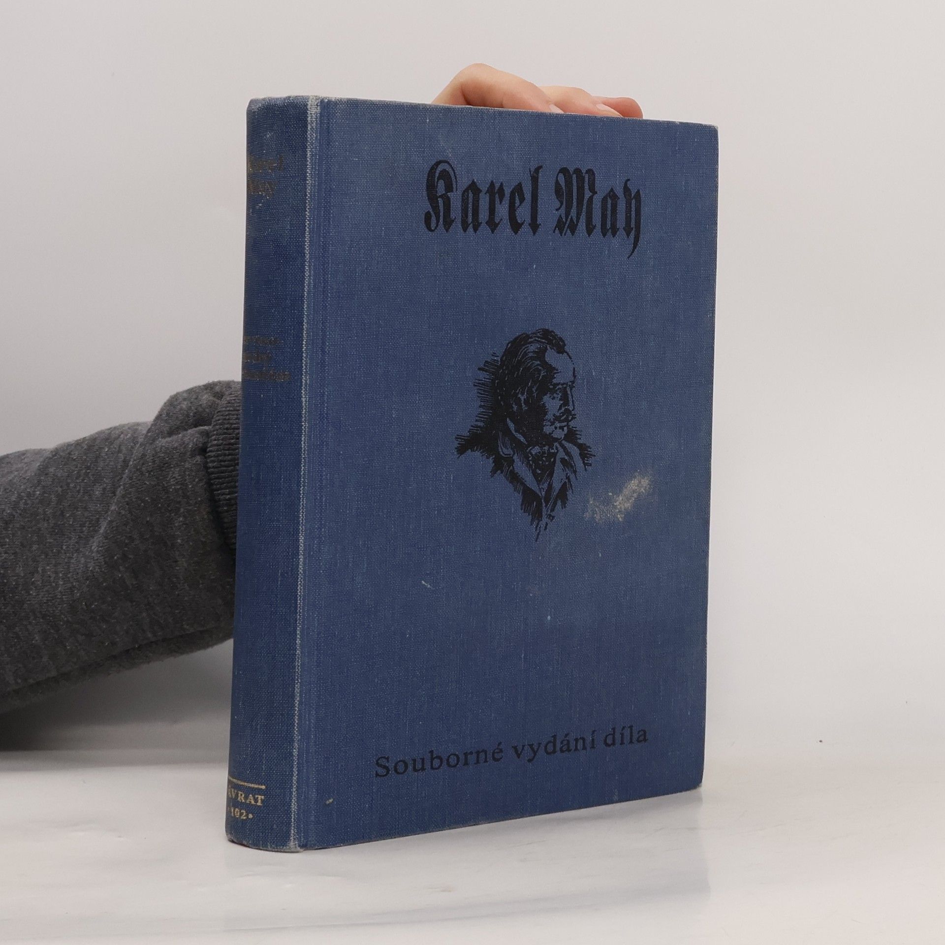 Karl May Červenomodrý Metuzalém. (Kong-Kheou, čestné slovo.)