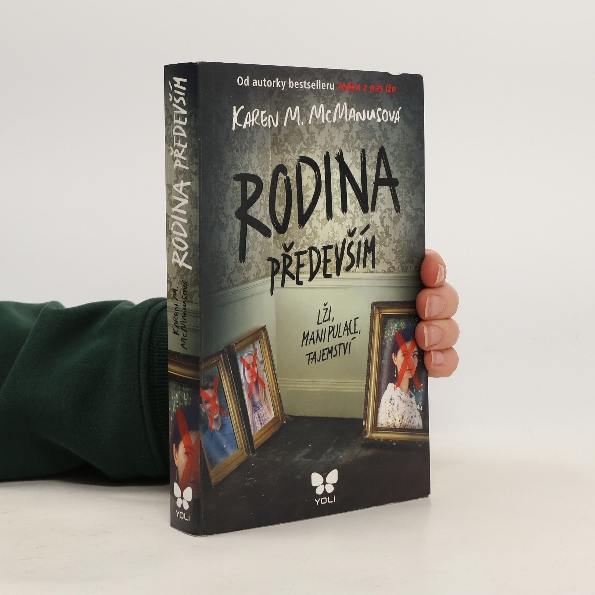 Karen M. McManus Rodina především