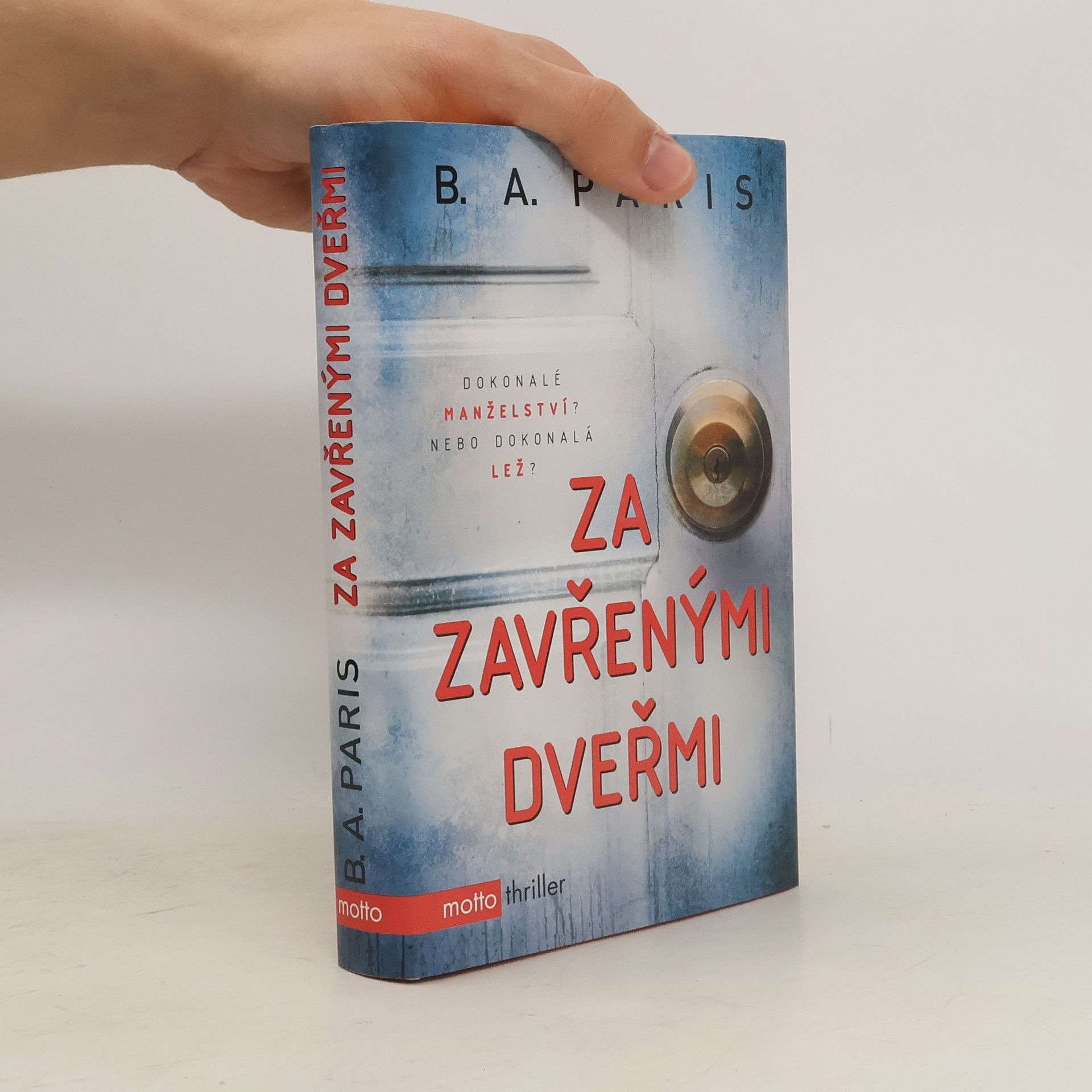 B.A. Paris Za zavřenými dveřmi