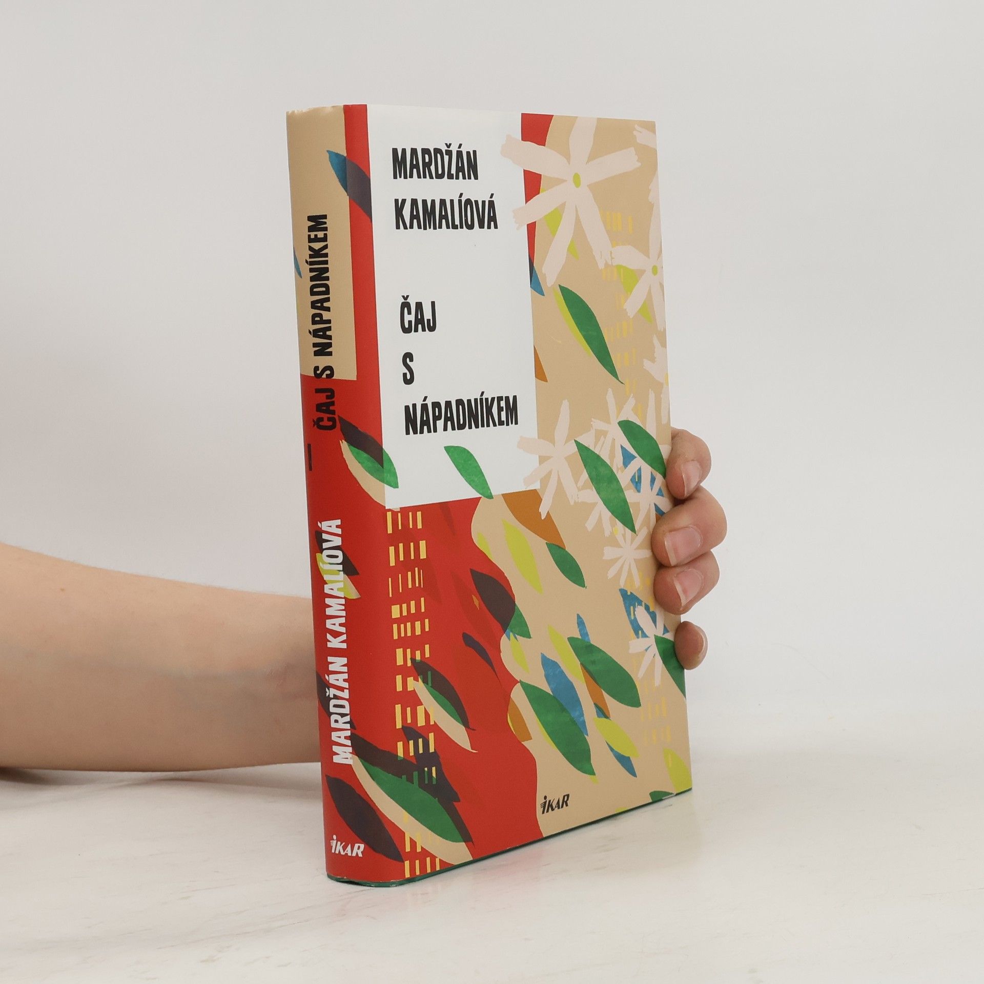 Marjan Kamali Čaj s nápadníkem