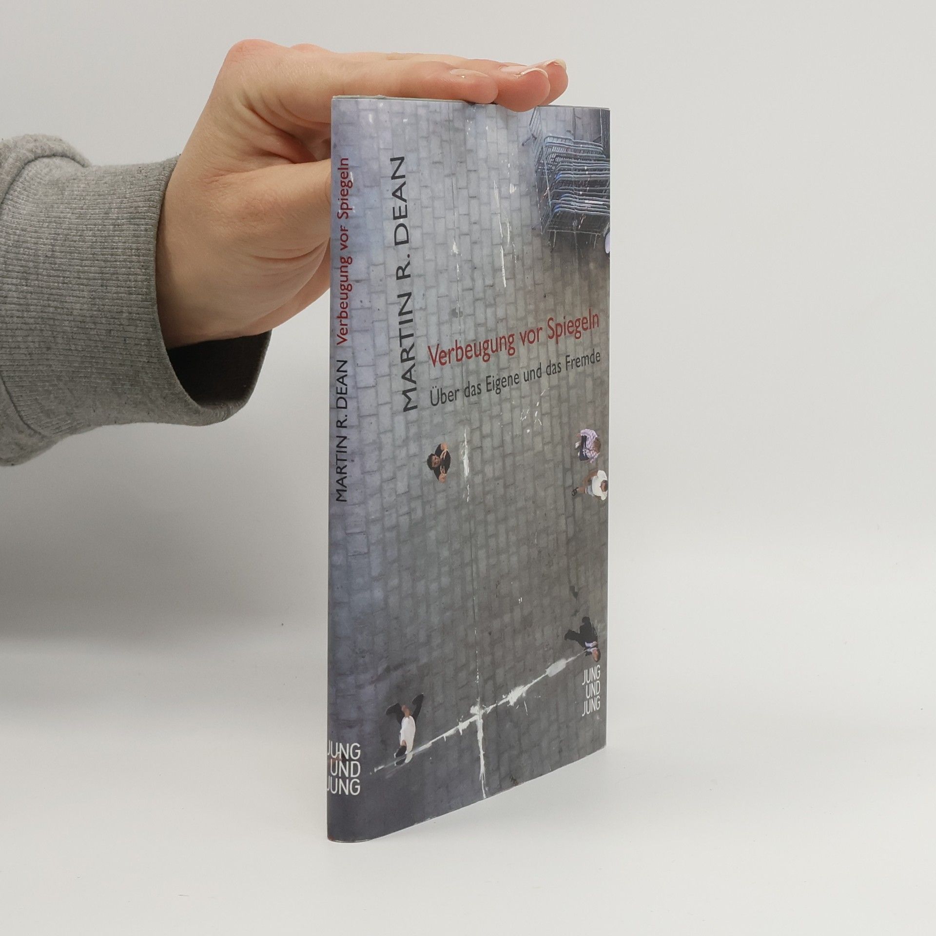 Martin R. Dean Verbeugung vor Spiegeln