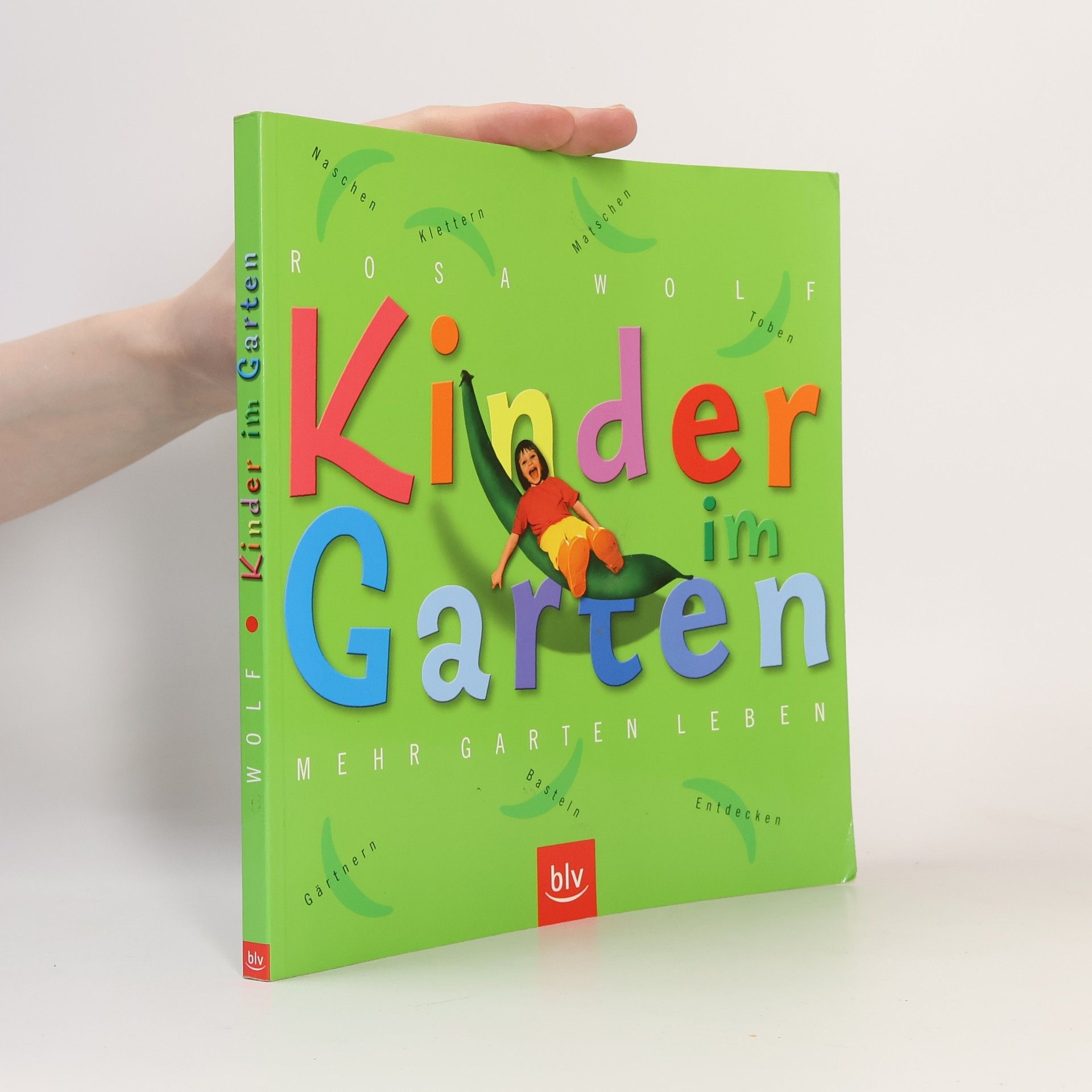 Rosa Wolf Kinder im Garten