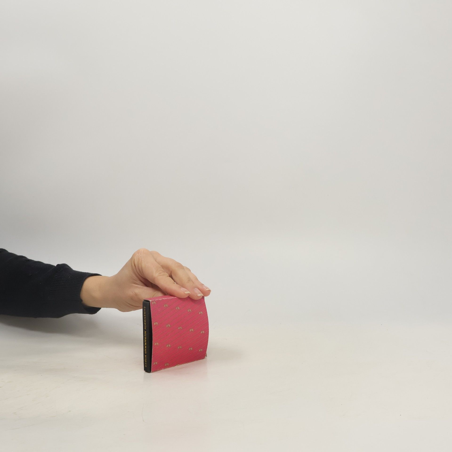 Chvádže Šamsuddín Muhammad Háfíz Co zbude z růží, když je slavík zradí