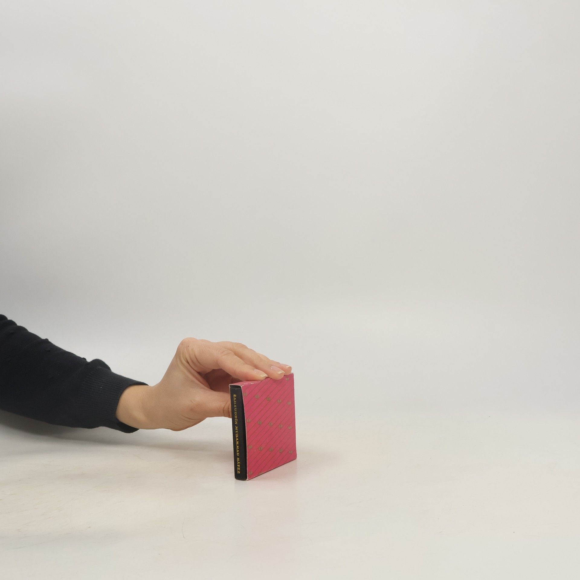 Chvádže Šamsuddín Muhammad Háfíz Co zbude z růží, když je slavík zradí