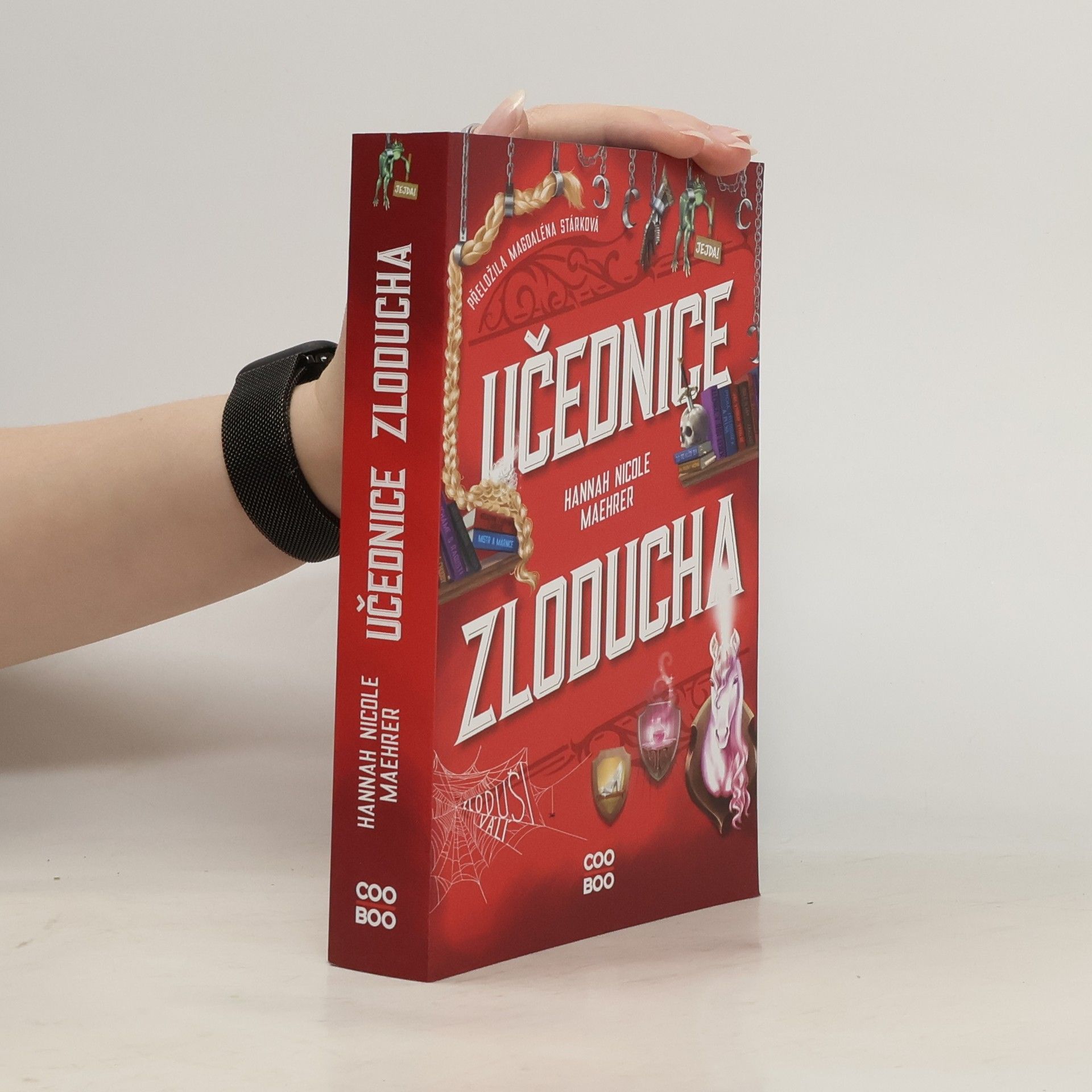 Hannah Nicole Maehrer Učednice Zloducha