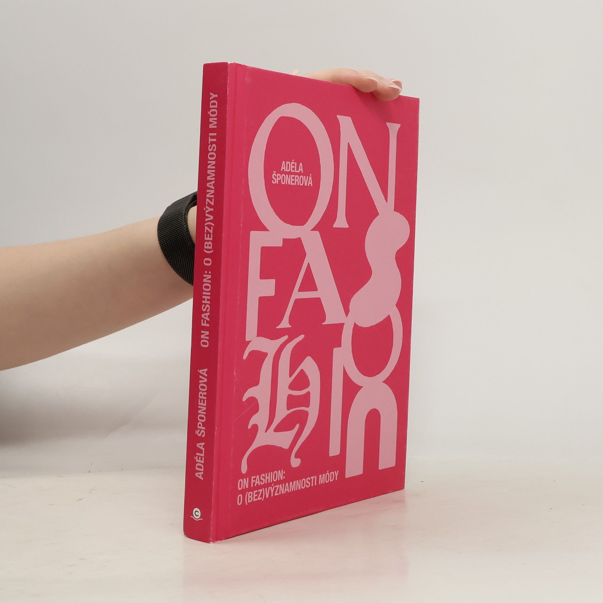 Adéla Šponerová On fashion : o (bez)významnosti módy