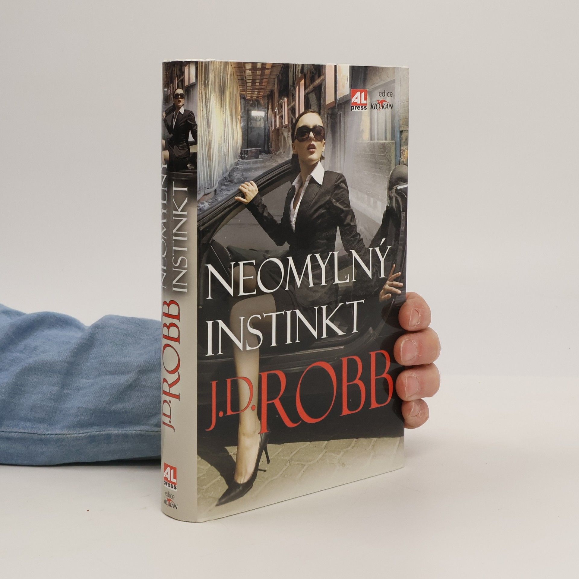 Nora Roberts Neomylný instinkt