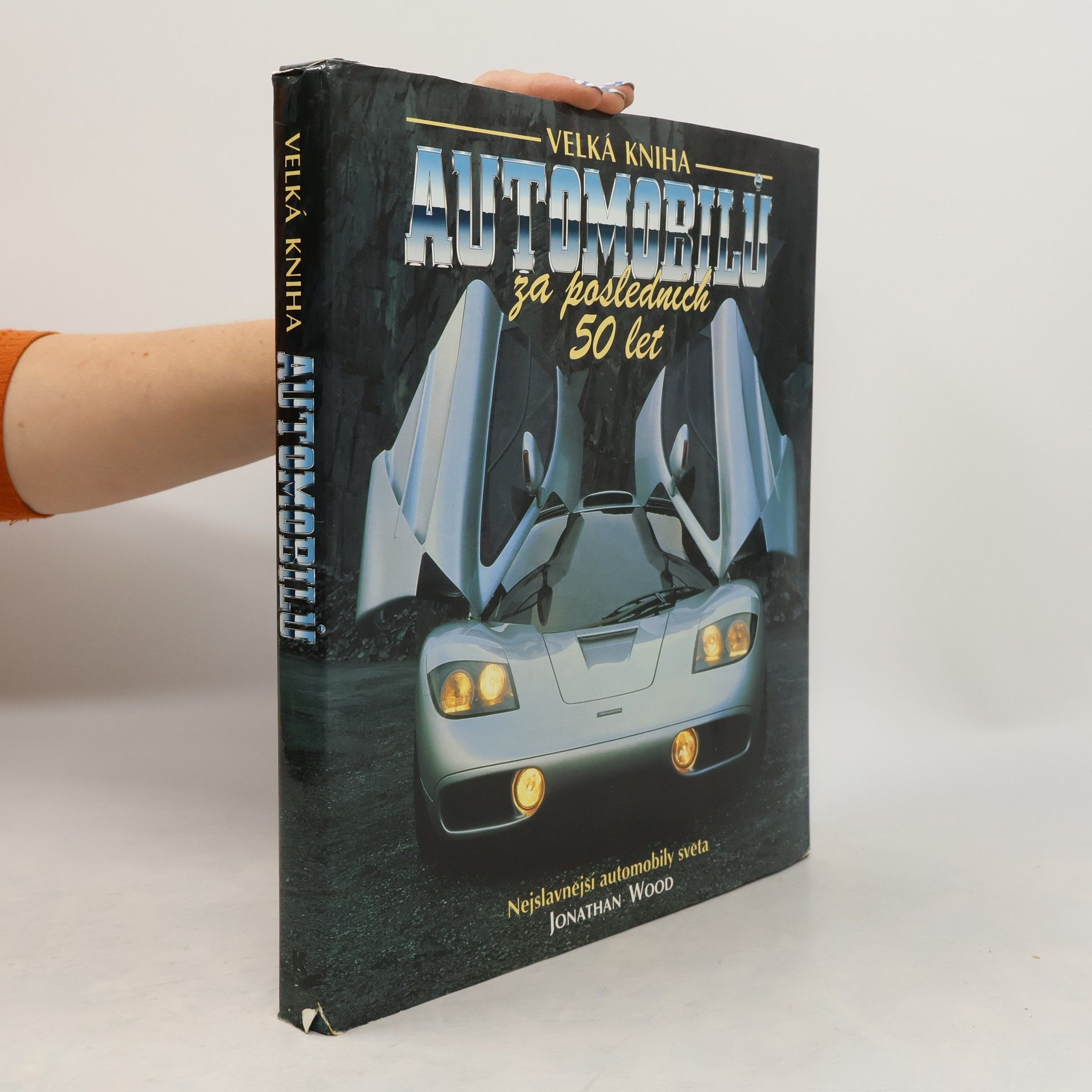 Jonathan Wood Velká kniha automobilů za posledních 50 let. Nejslavnější automobily světa.