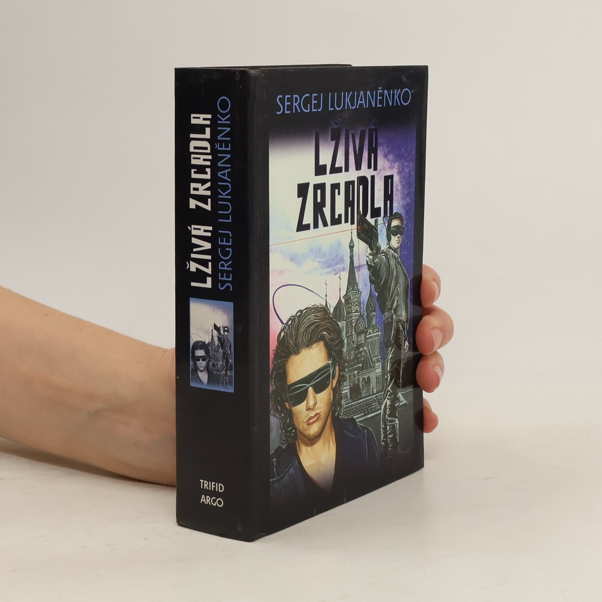 Sergej Vasiljevič Lukjaněnko Lživá zrcadla. Průzračné vitráže