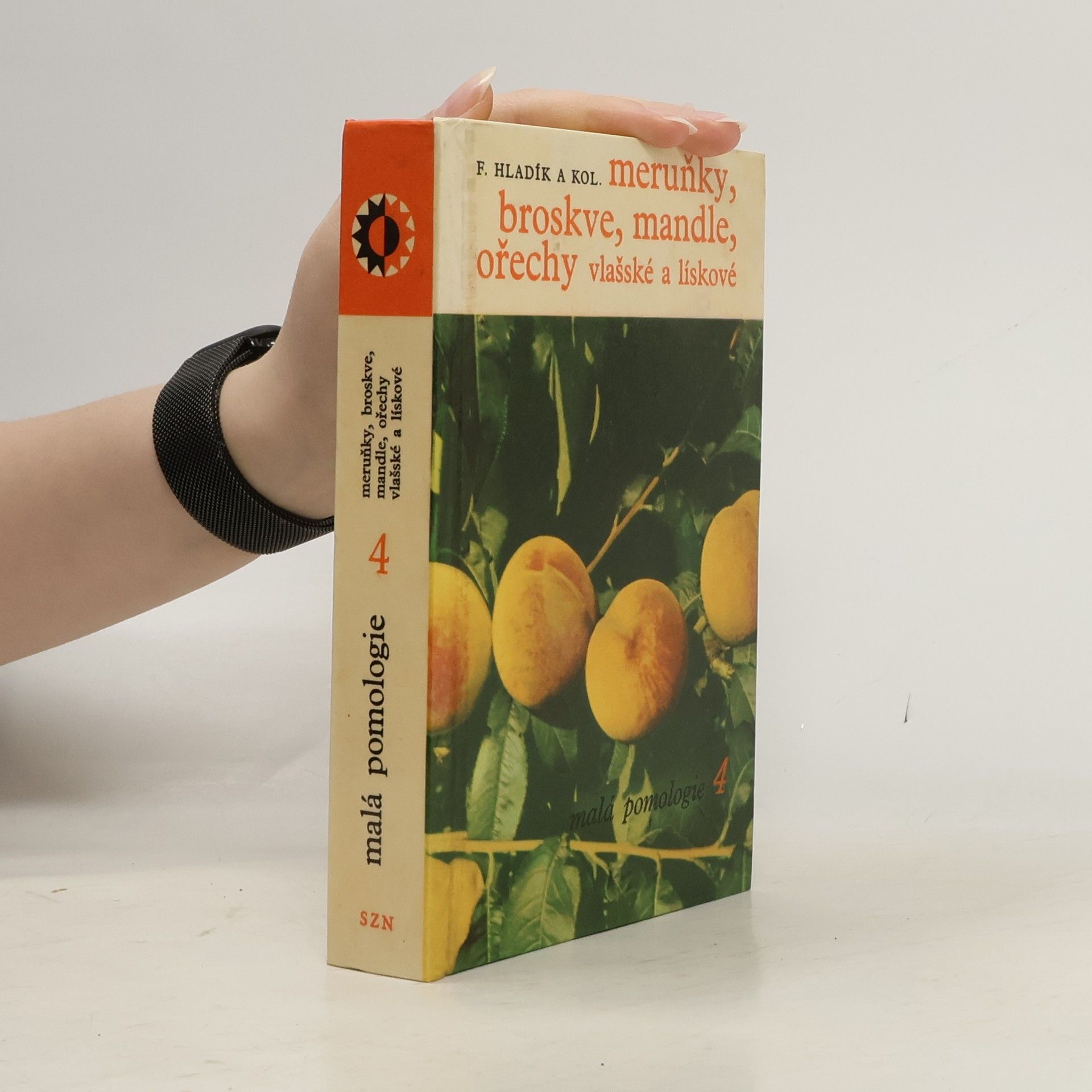 František Hladík Meruňky, broskve, mandle, ořechy vlašské a lískové