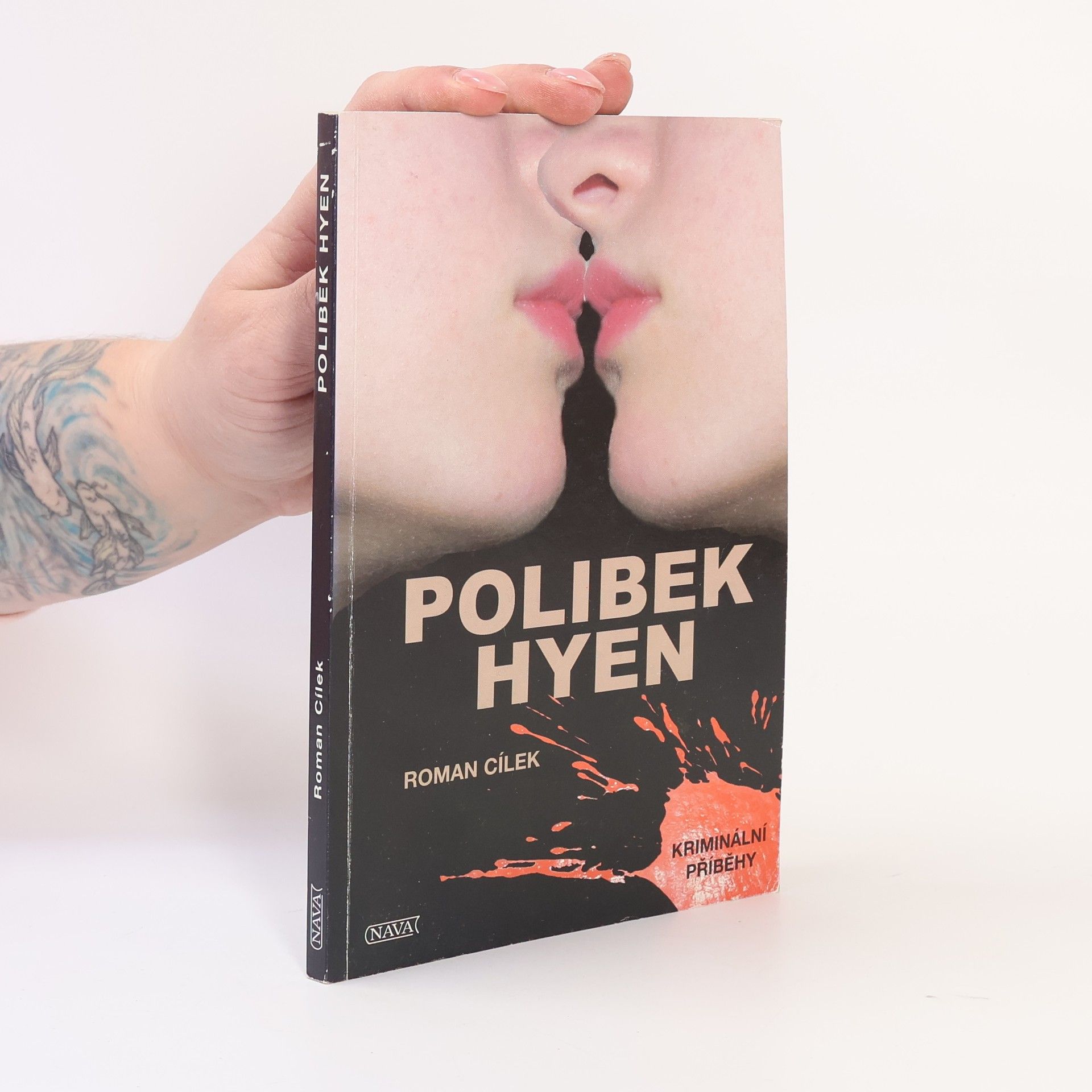 Roman Cílek Polibek hyen