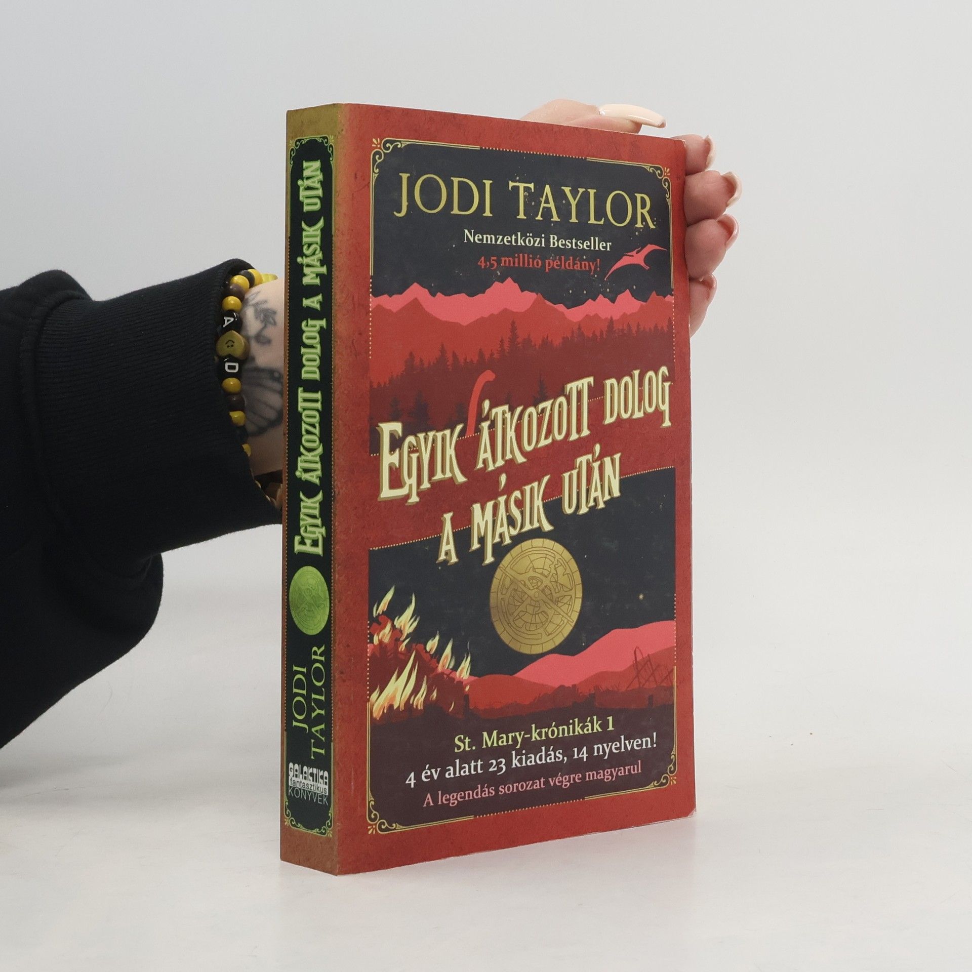 Jodi Taylor Egyik átkozott dolog a másik után