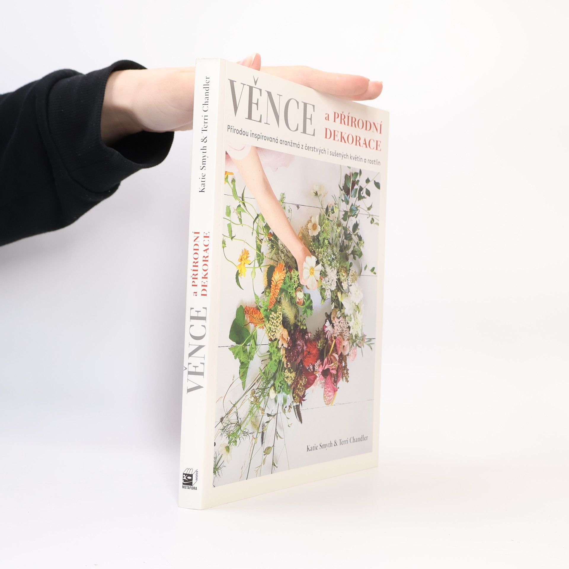 Katie Smyth Věnce a přírodní dekorace