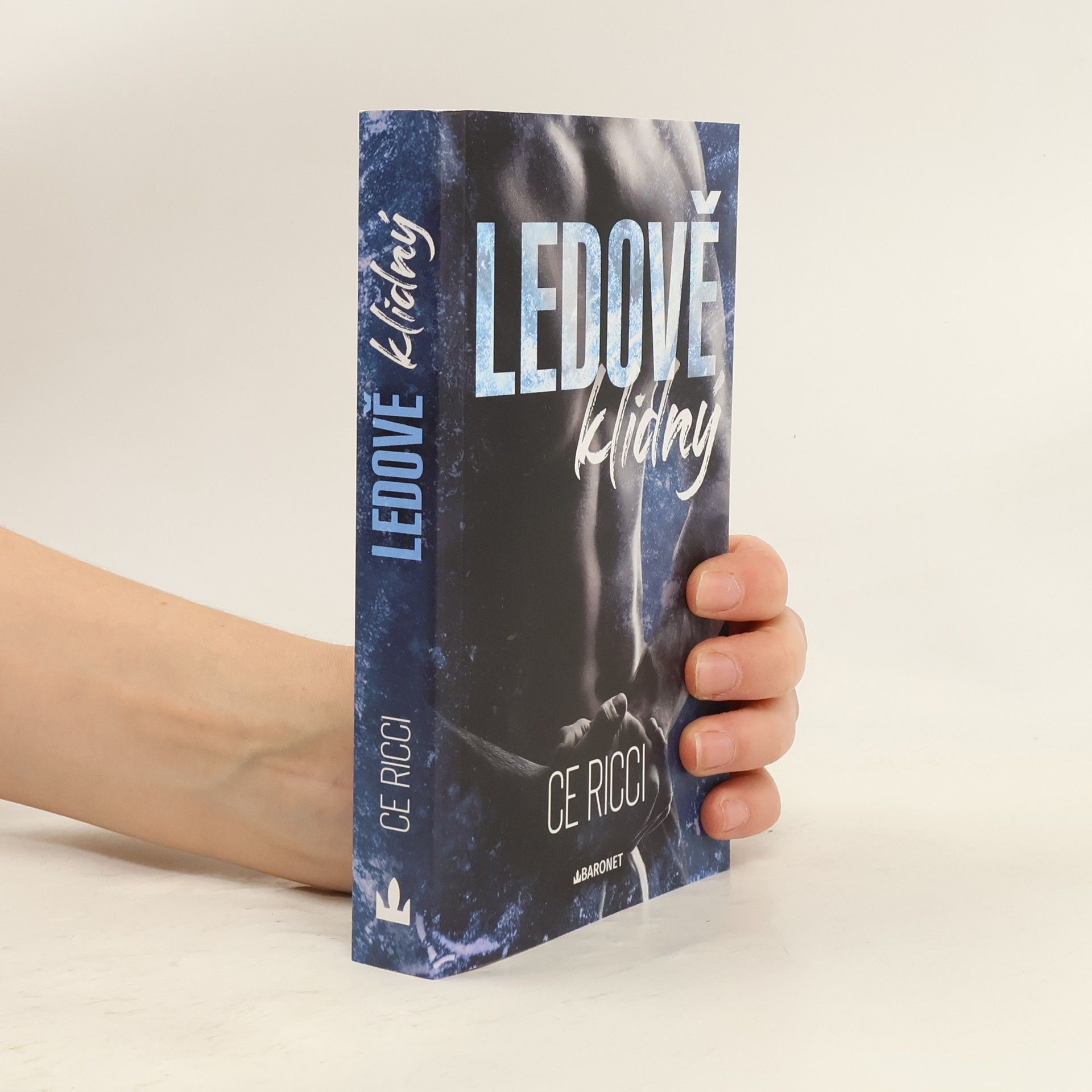 Ce Ricci Ledově klidný