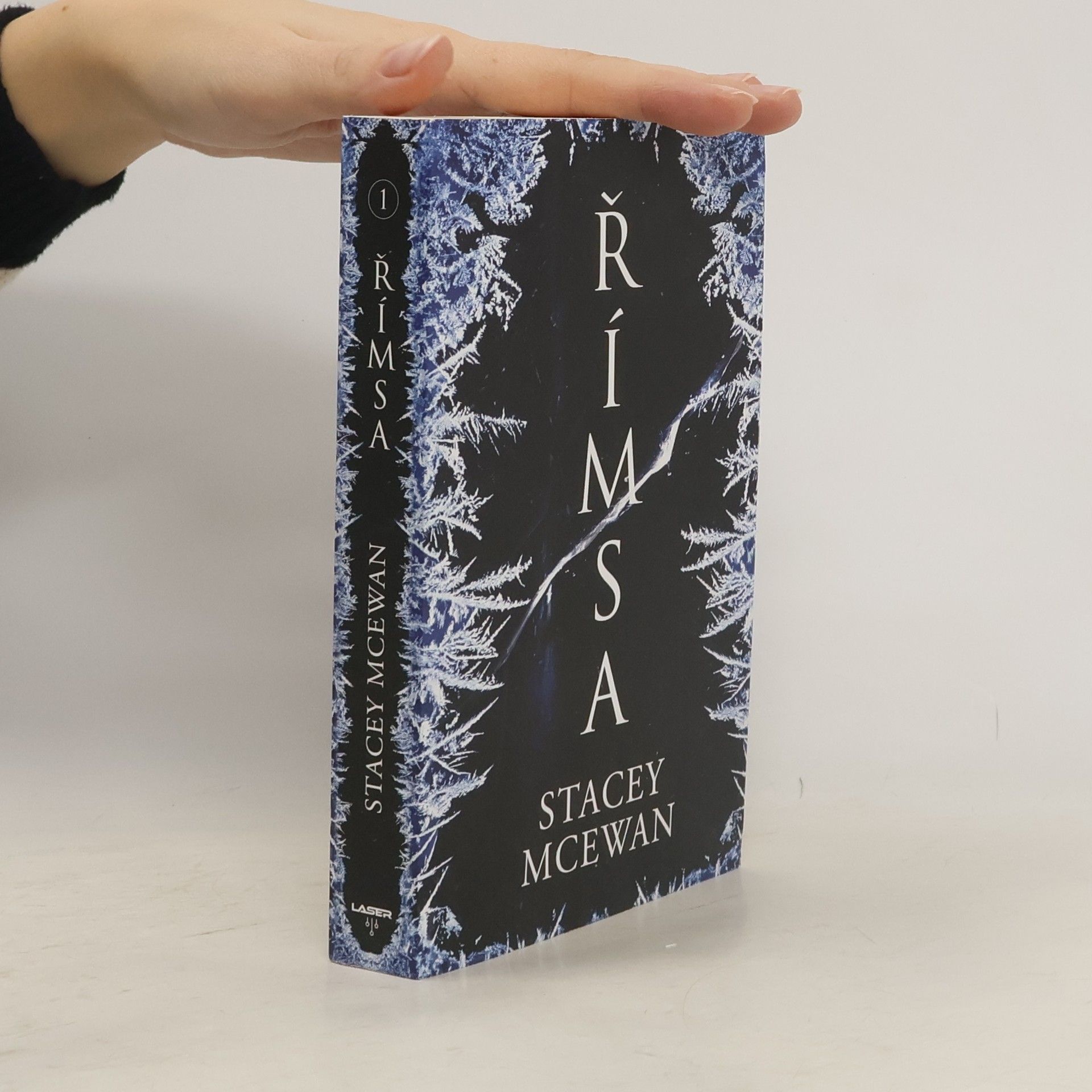 Stacey McEwan Římsa