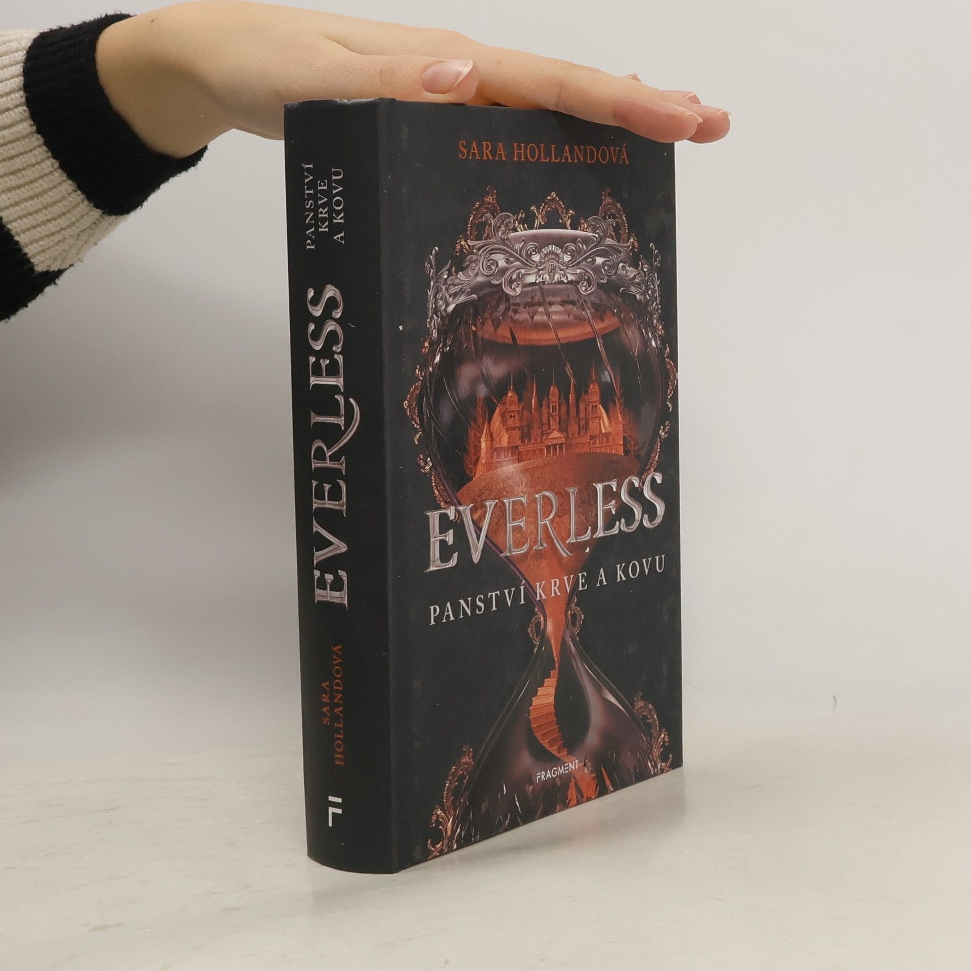 Sara Holland Everless: Panství krve a kovu