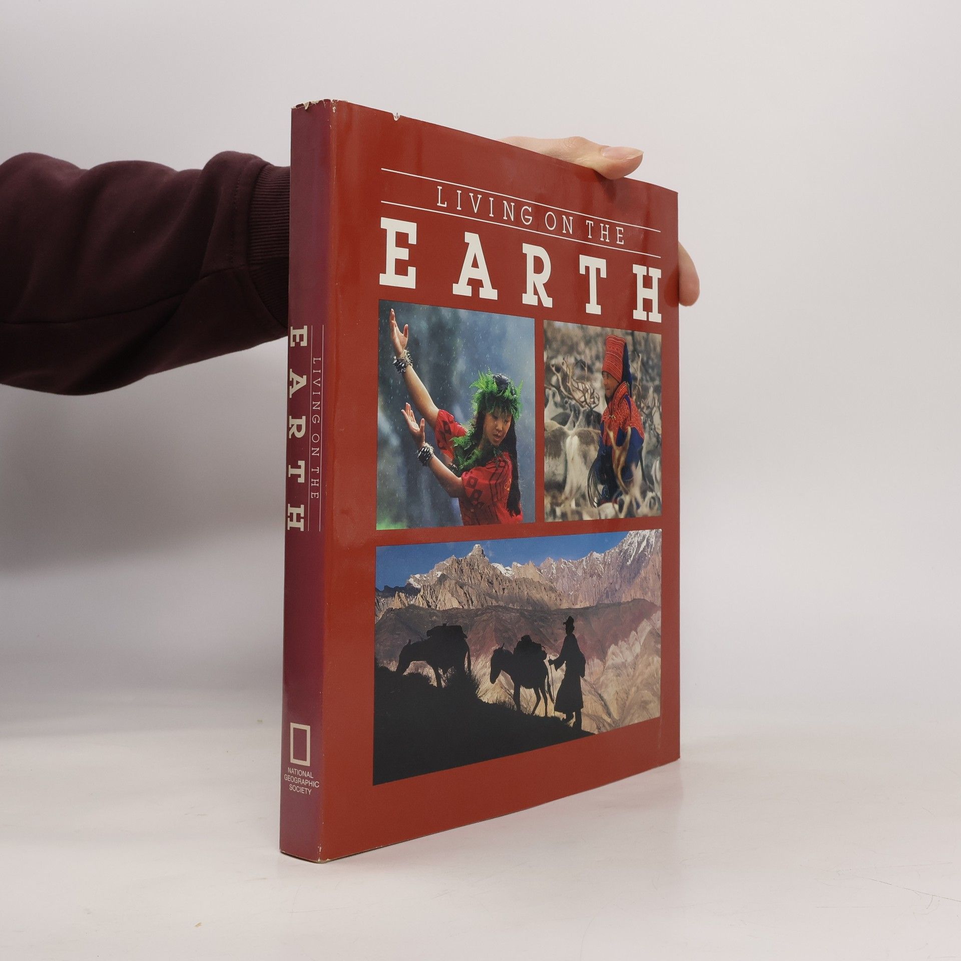 David F. Robinson Living on the Earth