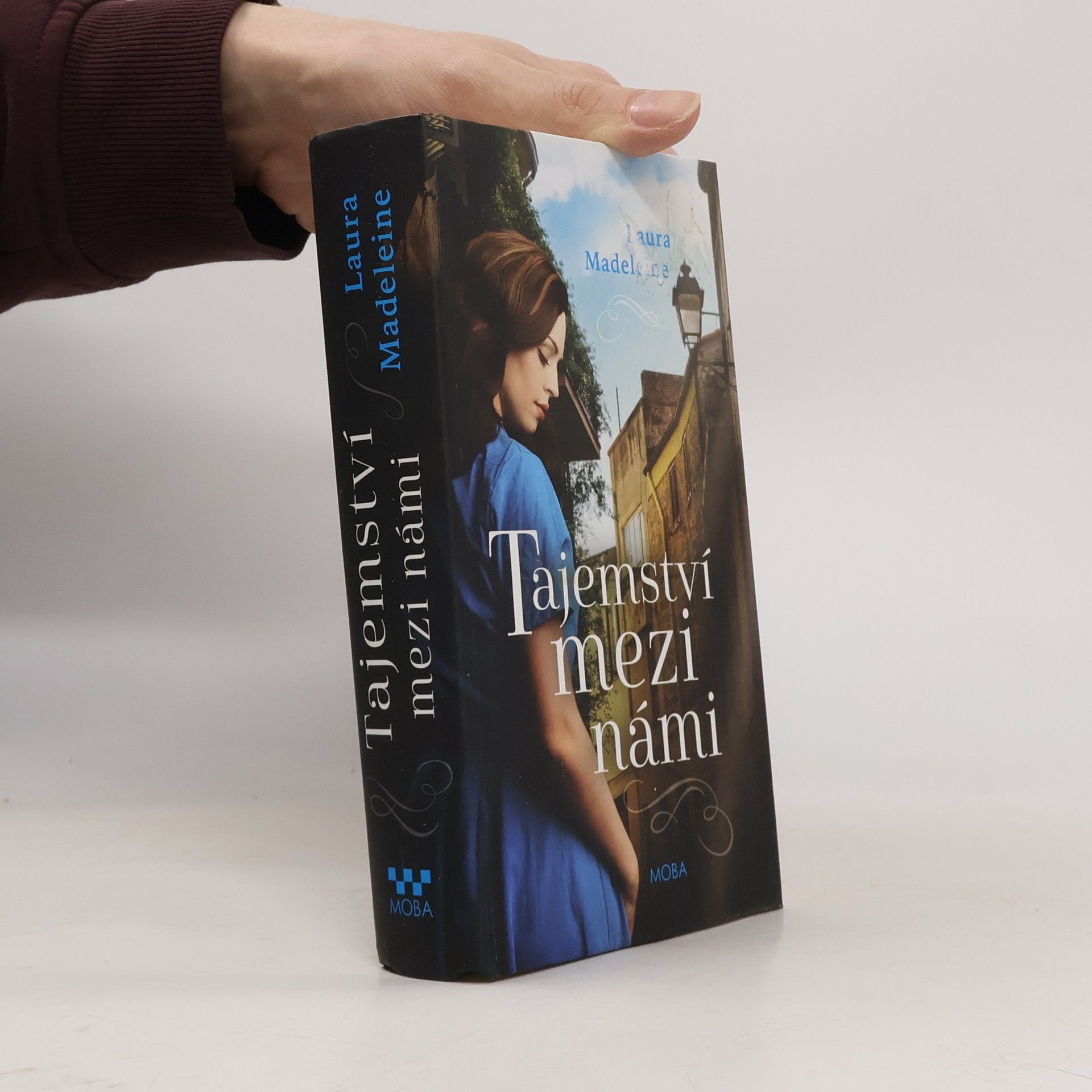 Laura Madeleine Tajemství mezi námi