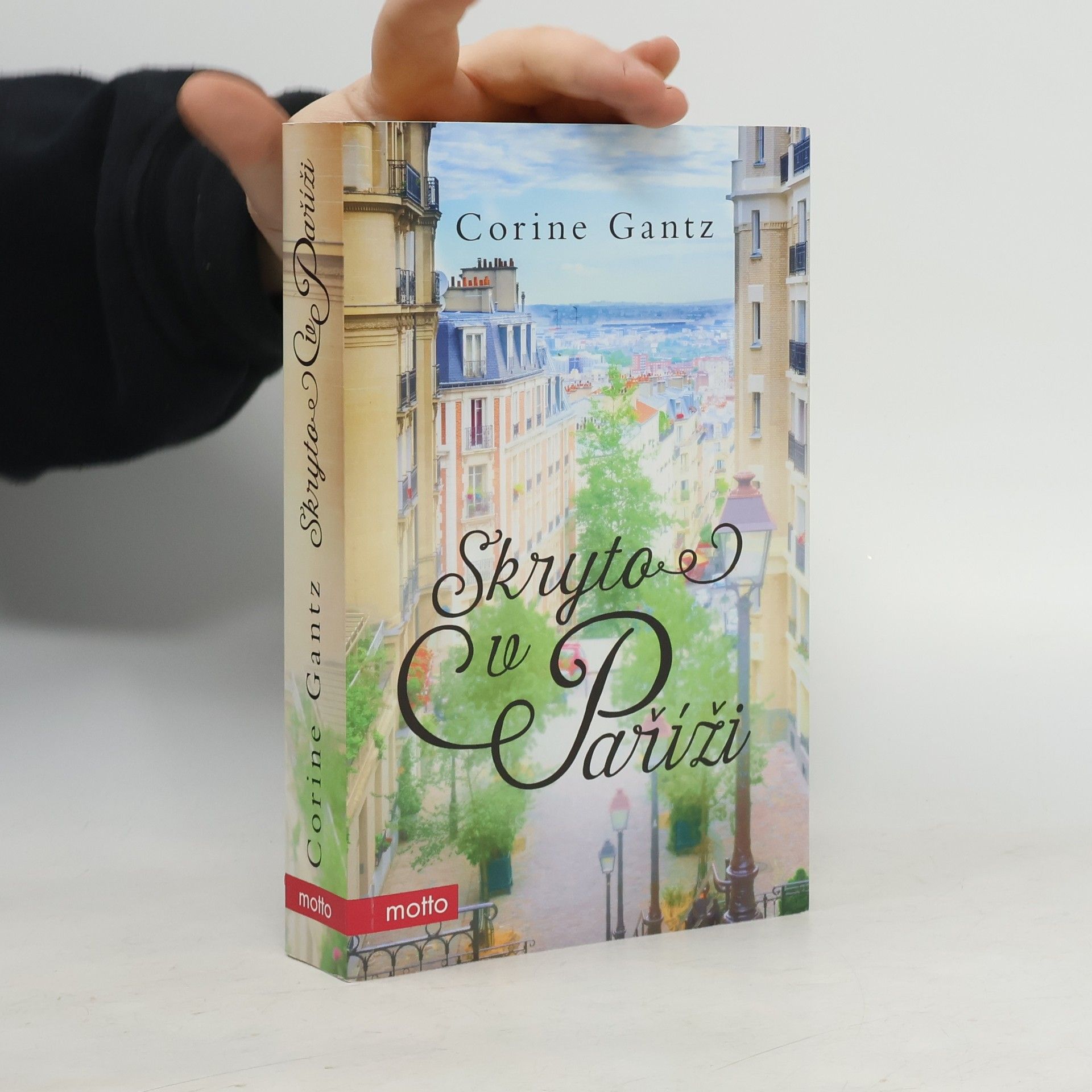 Corine Gantz Skryto v Paříži