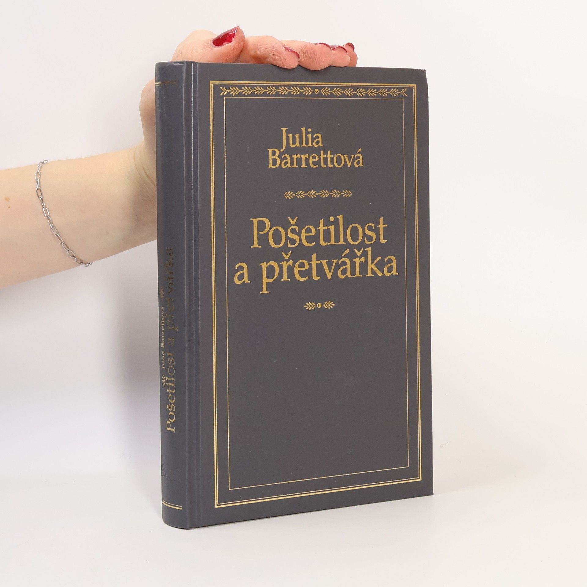 Julia Barrett Pošetilost a přetvářka