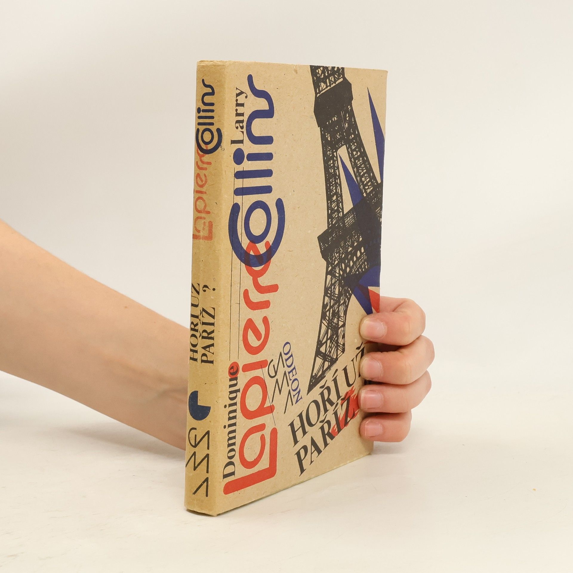 Hoří už Paříž?