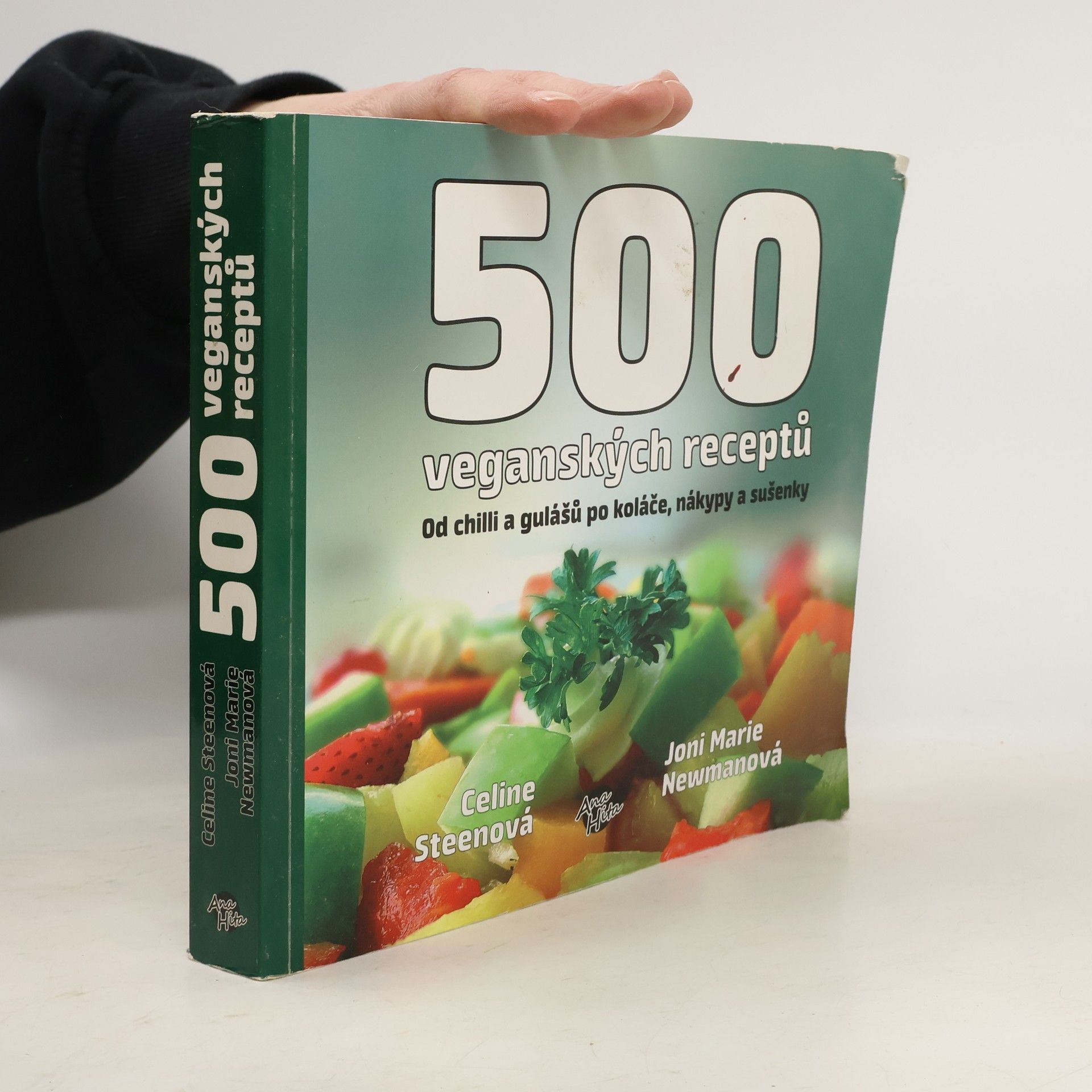 Celine Steen 500 veganských receptů. Ohromná paleta lahodných pokrmů od chilli a gulášů po koláče, nákypy a sušenky