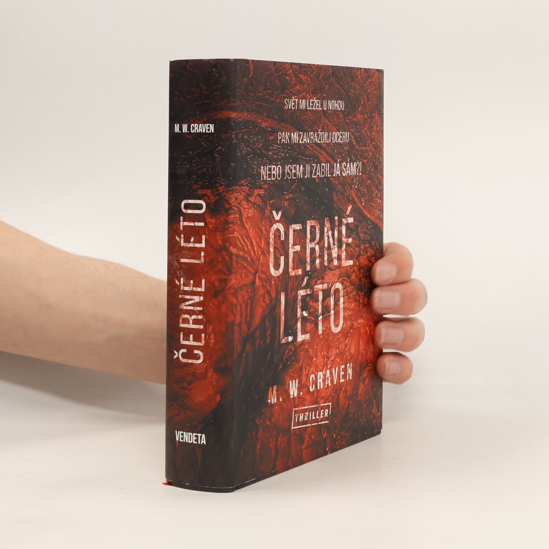 M.W. Craven Černé léto