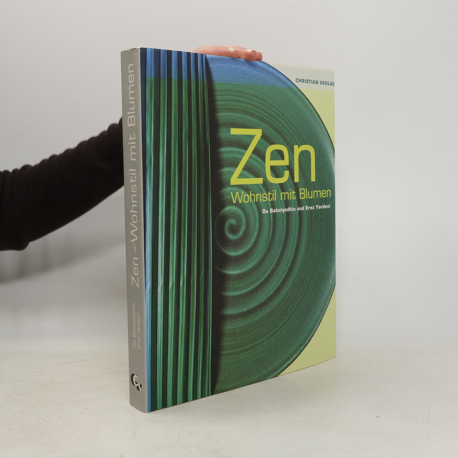 Ou Baholyodhin Zen-Wohnstil mit Blumen