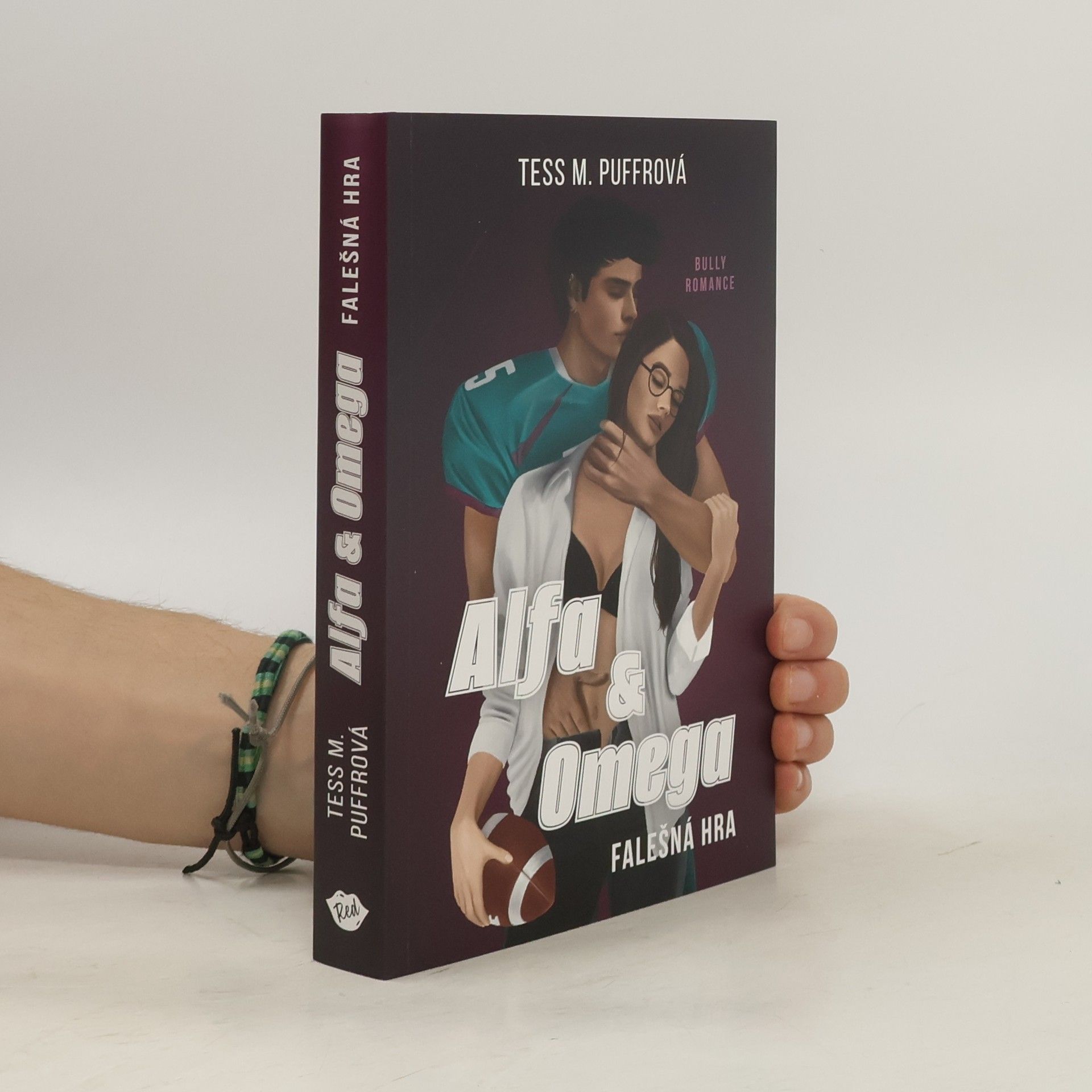 Tess M. Puffrová Alfa & Omega. Falešná hra