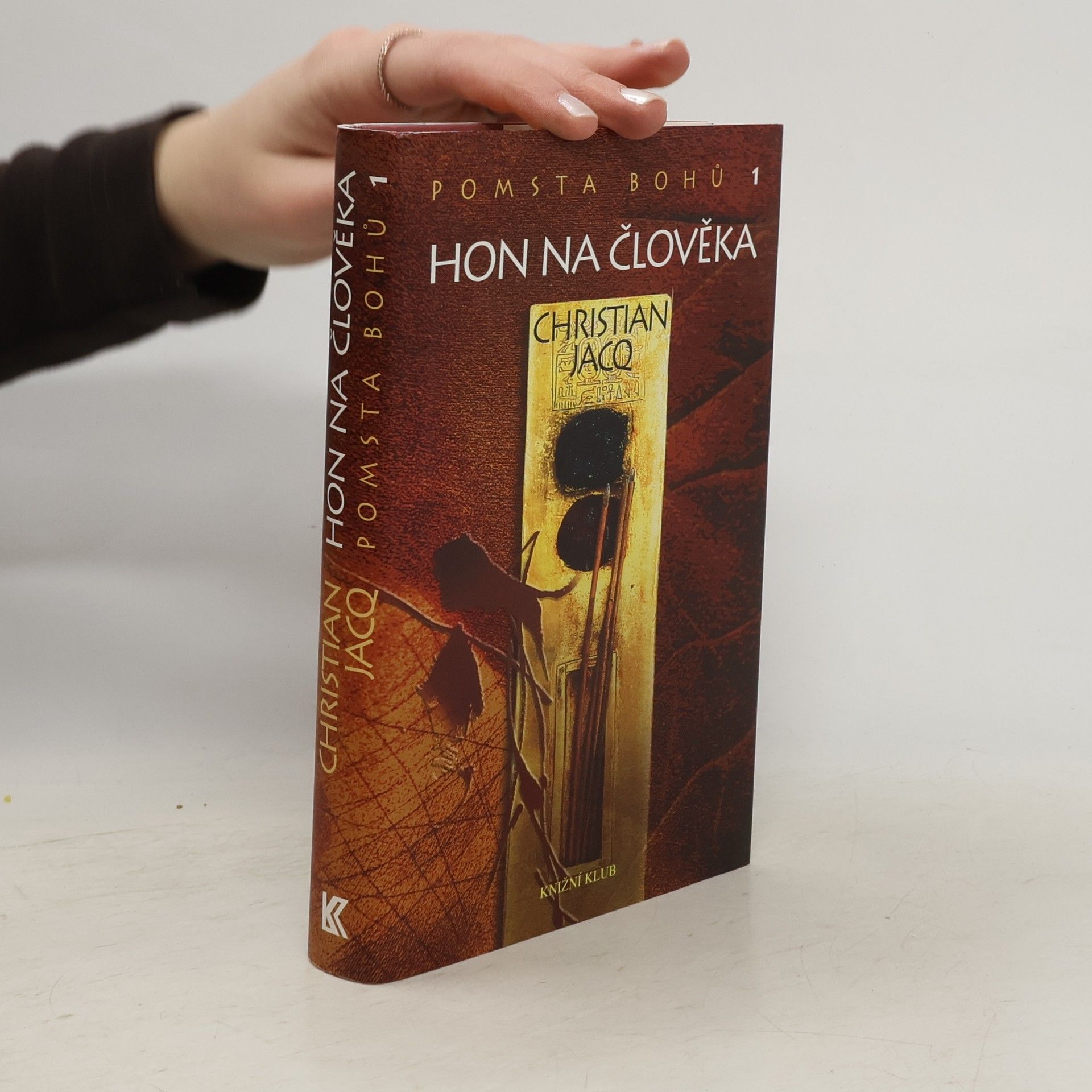 Christian Jacq Pomsta bohů. 1, Hon na člověka