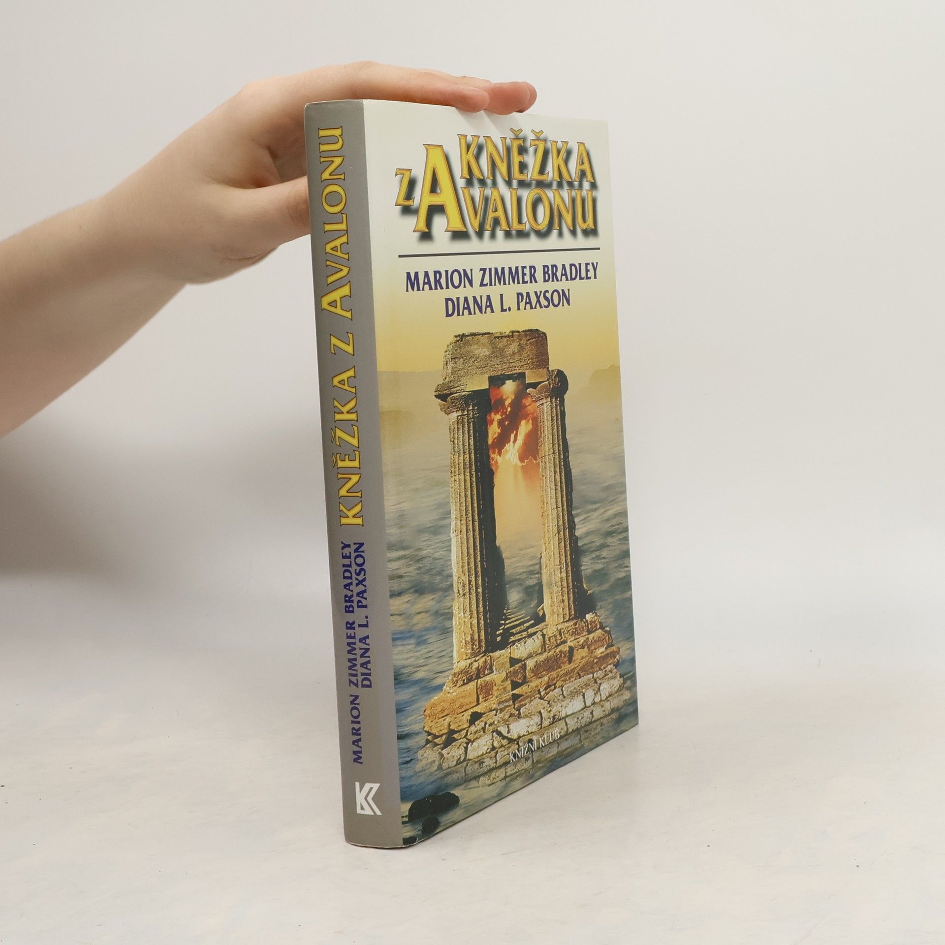 Marion Zimmer Bradleyová Kněžka z Avalonu
