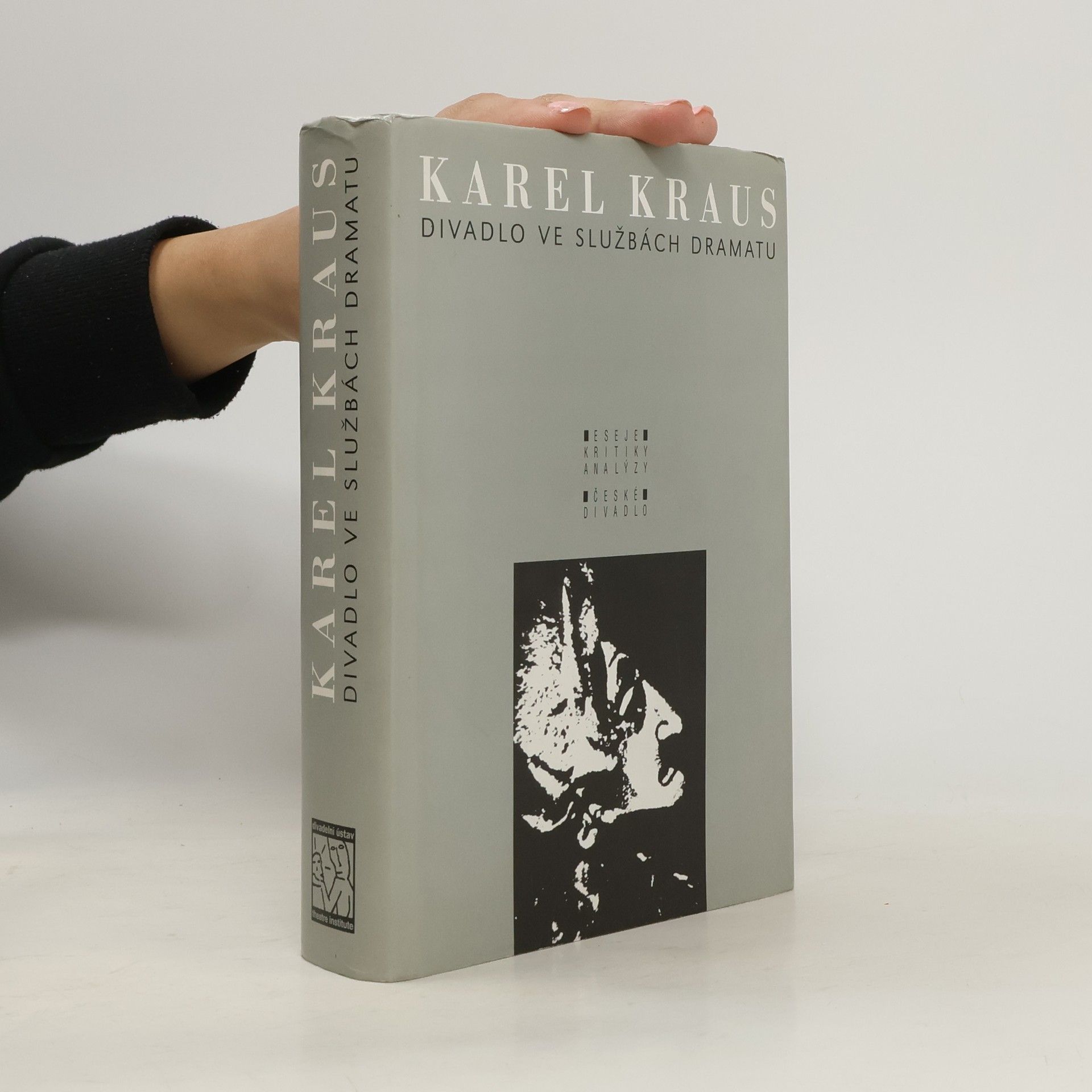 Divadlo ve službách dramatu