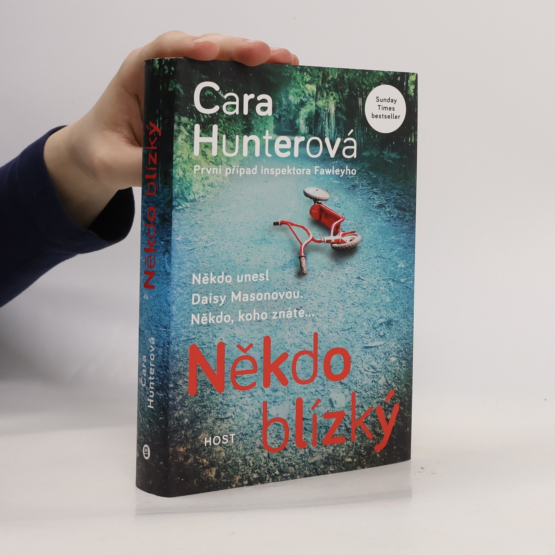 Cara Hunter Někdo blízký. První případ inspektora Fawleyho